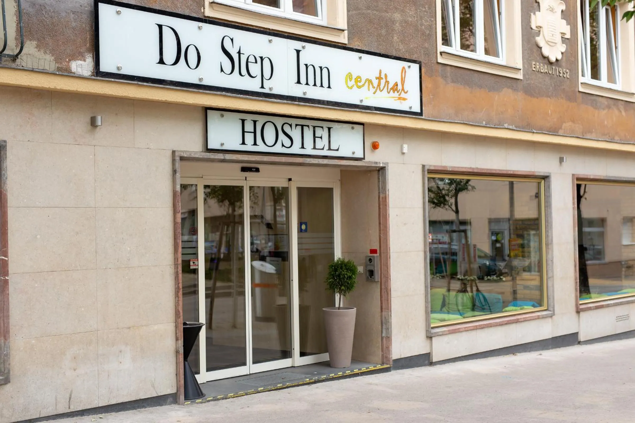 Facade/entrance in Do Step Inn Central - Self-Service-Hostel