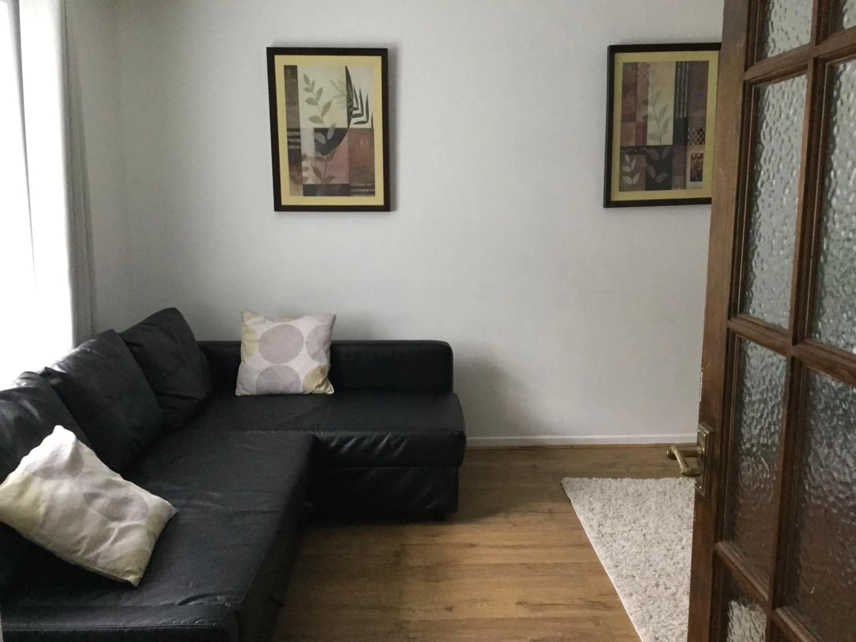 Living room in 4 Bed House next to Basildon Town Centre