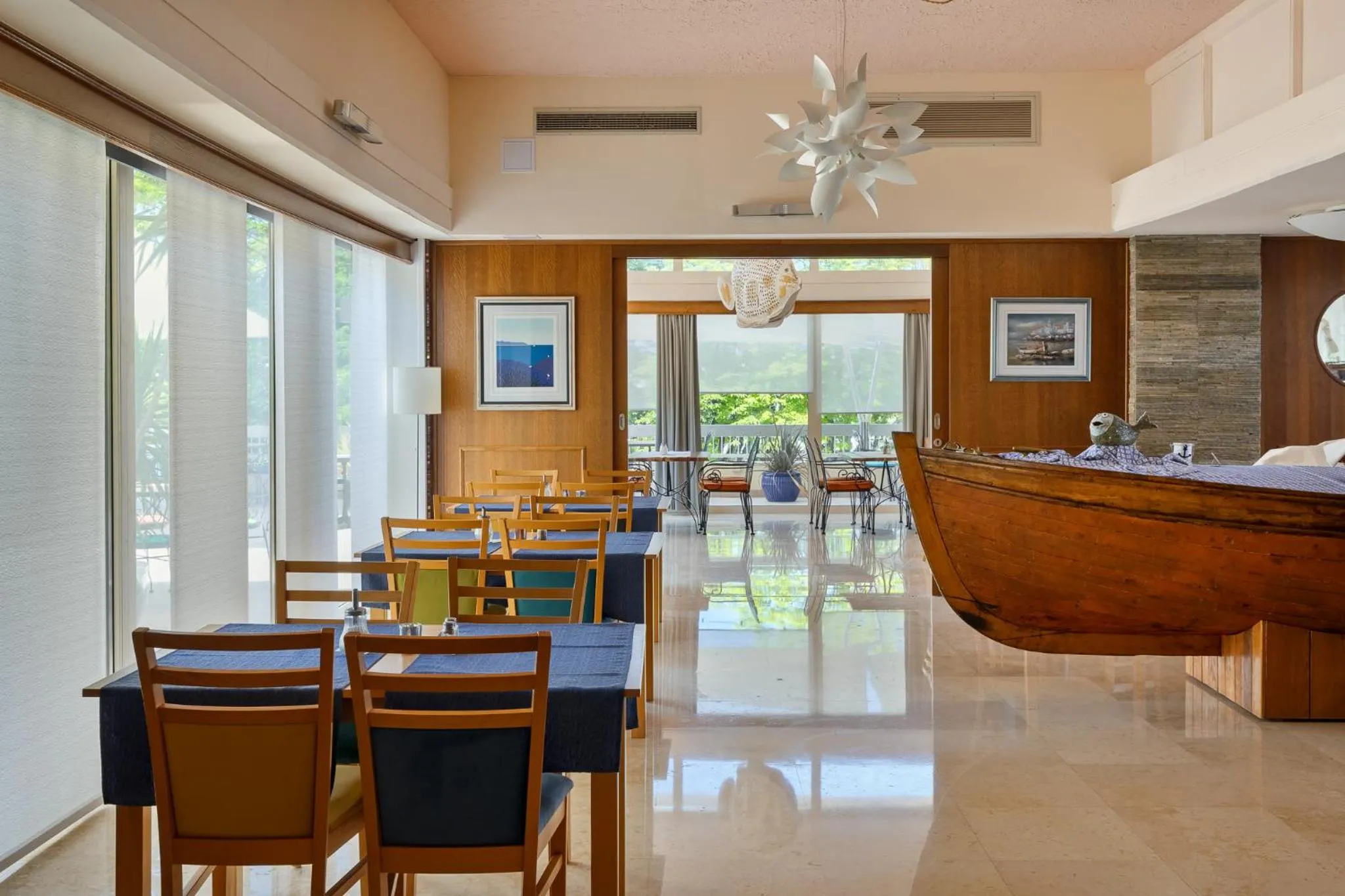 Restaurant/places to eat in Hotel Porec