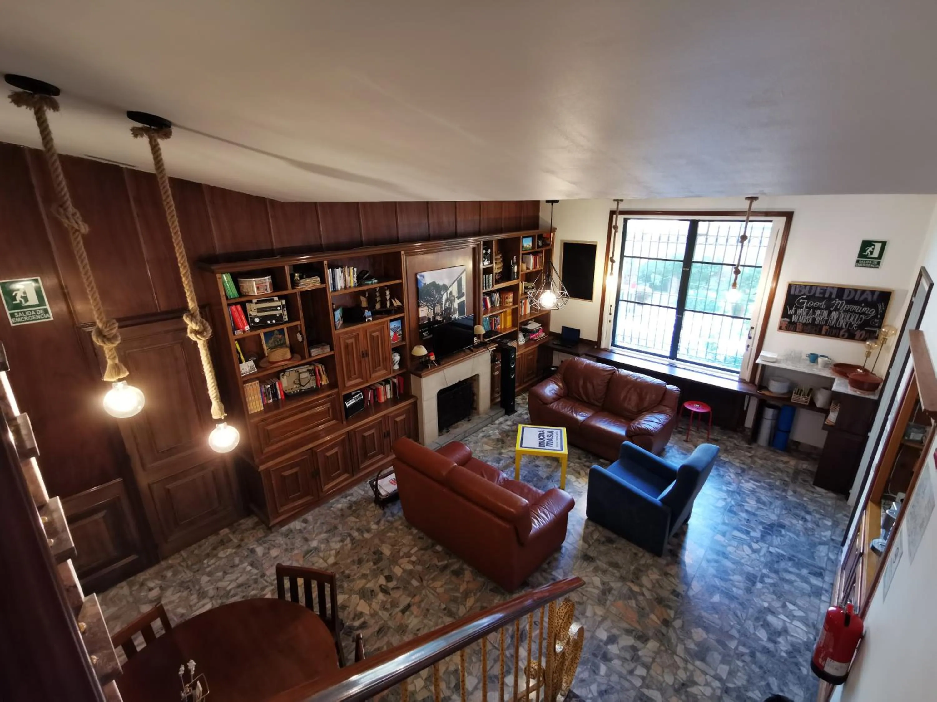 Communal lounge/ TV room in Mucha Masia Hostel Rural Urba