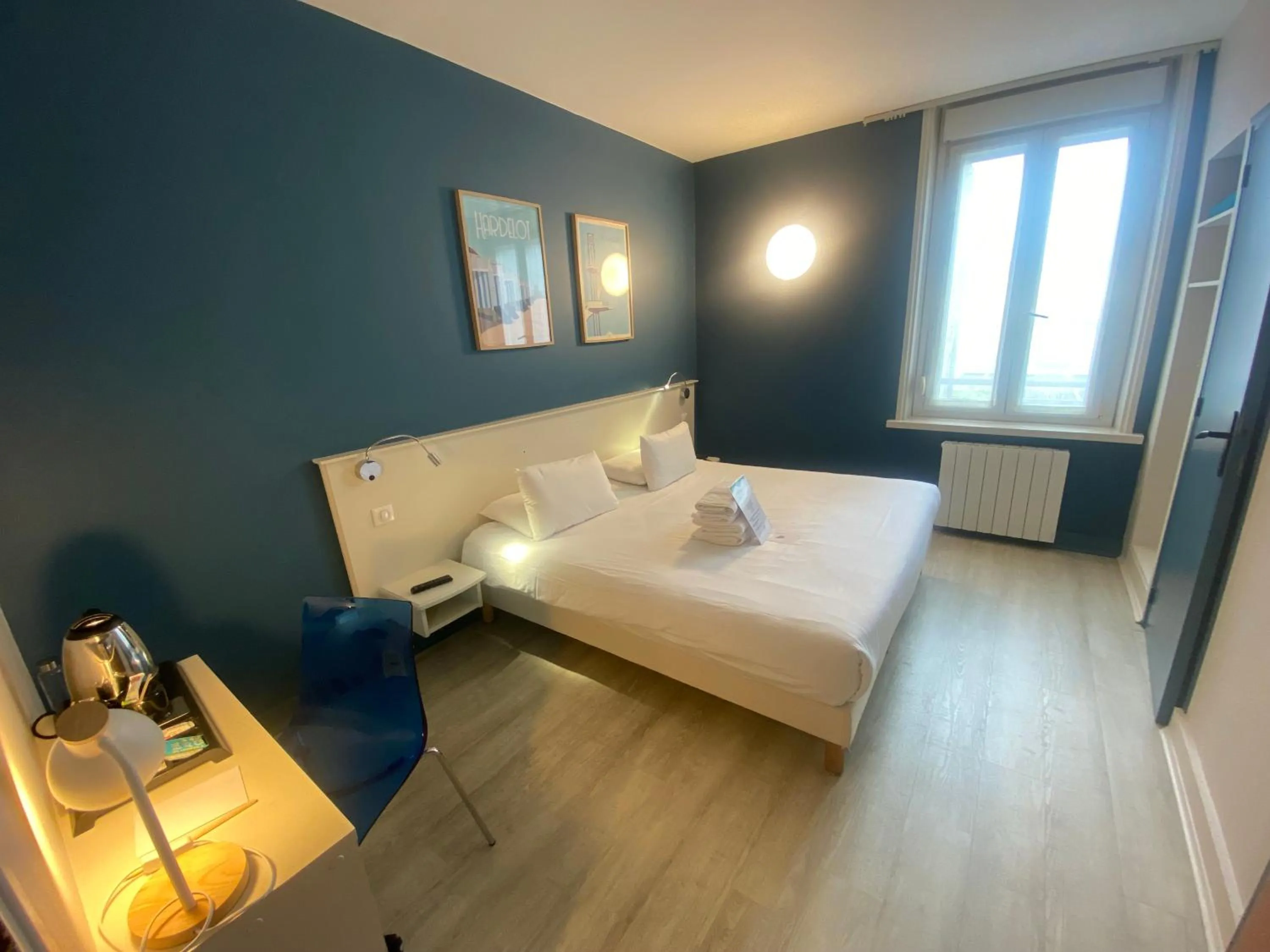 Bedroom, Bed in Hôtel De Wimereux