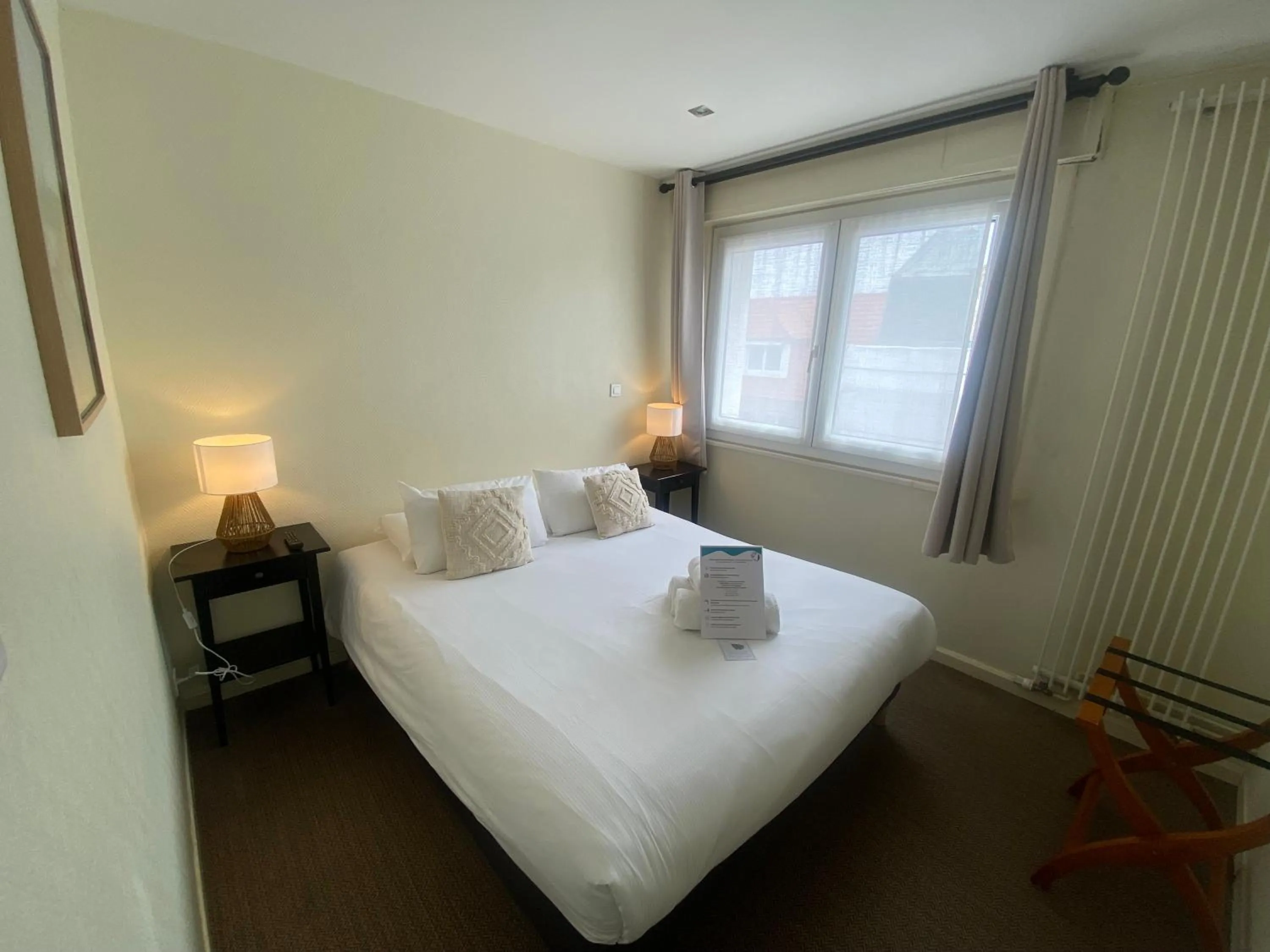 Bedroom, Bed in Hôtel De Wimereux