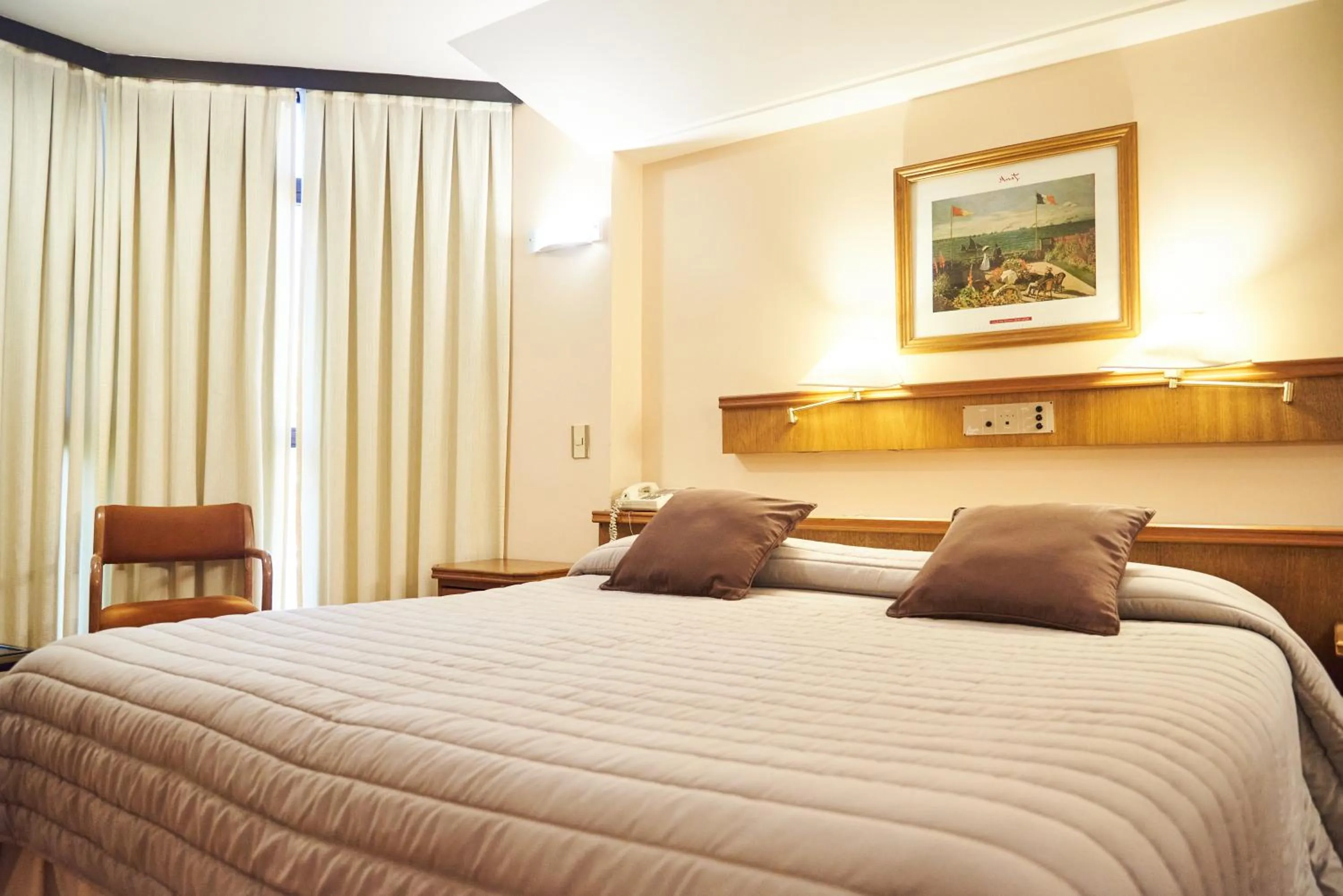 Bedroom, Bed in Primacy Hotel