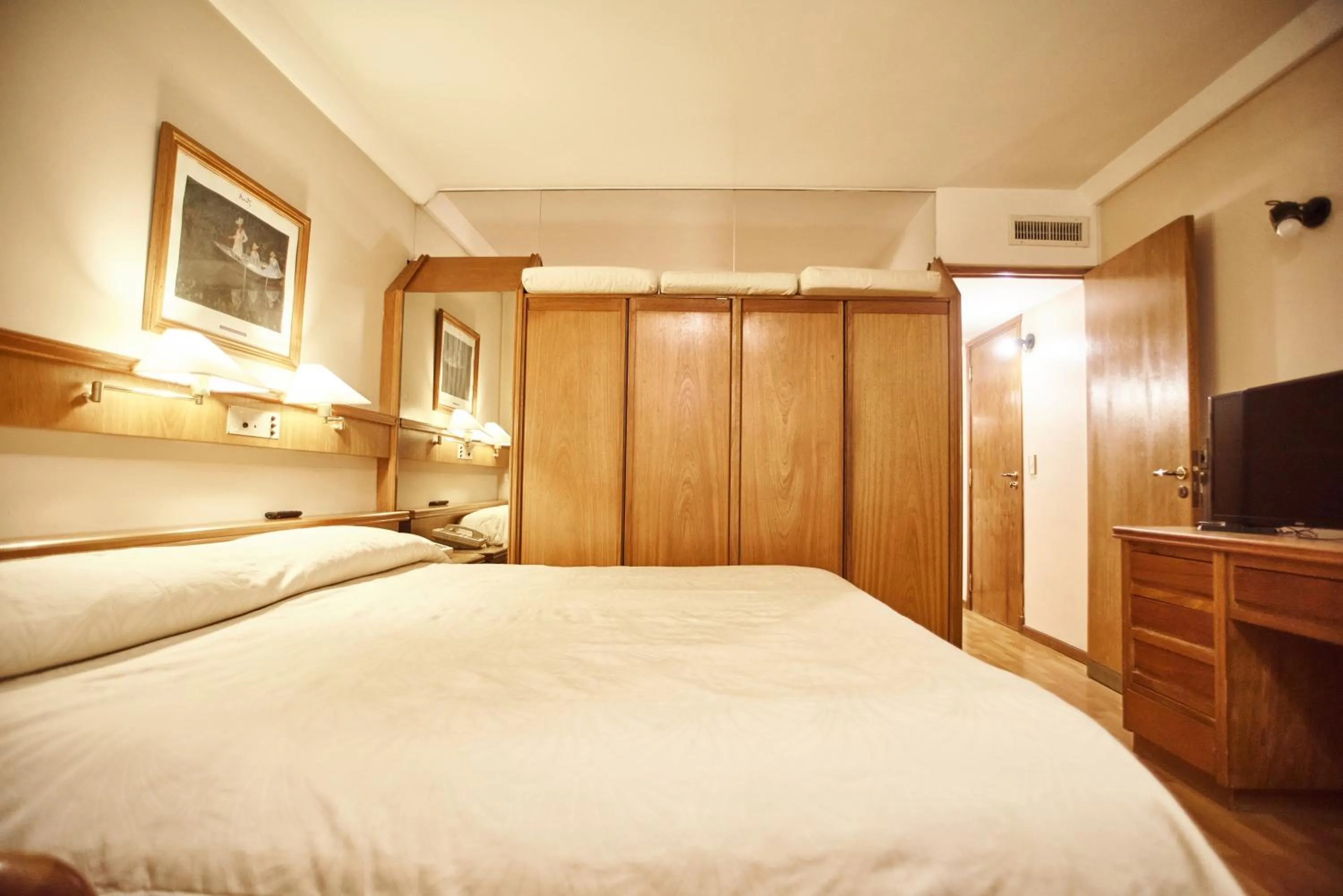 Bedroom, Bed in Primacy Hotel