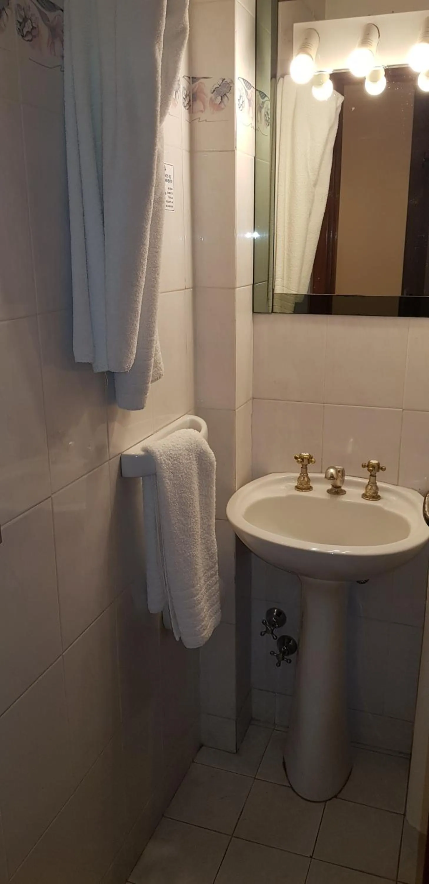 Bathroom in Primacy Hotel