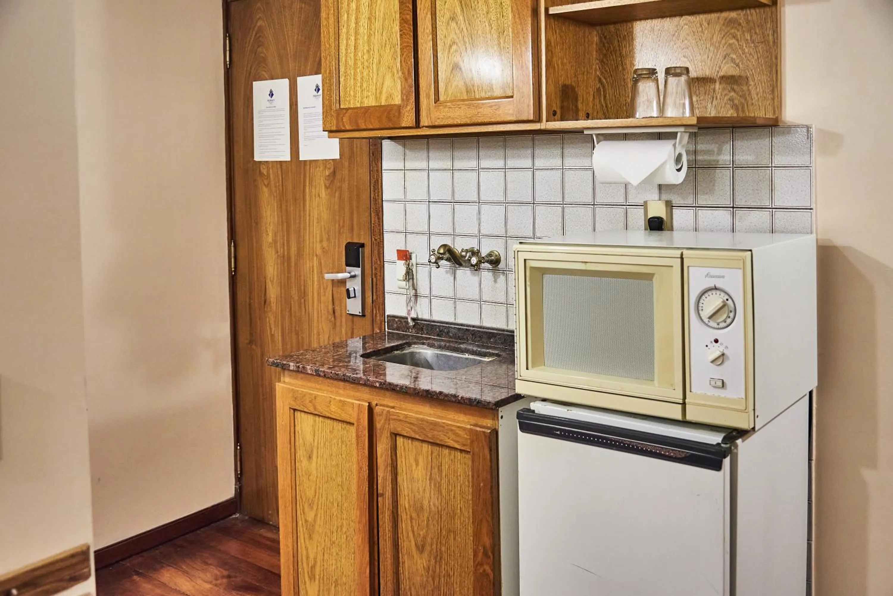 Kitchen or kitchenette in Primacy Hotel