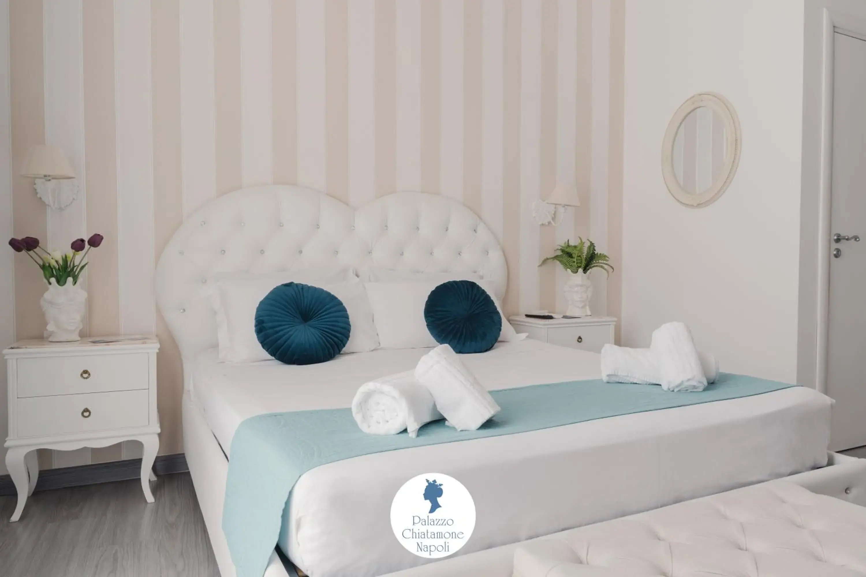 Quadruple Room with Balcony in Palazzo Chiatamone Quadruple Room with Balcony in Palazzo Chiatamone