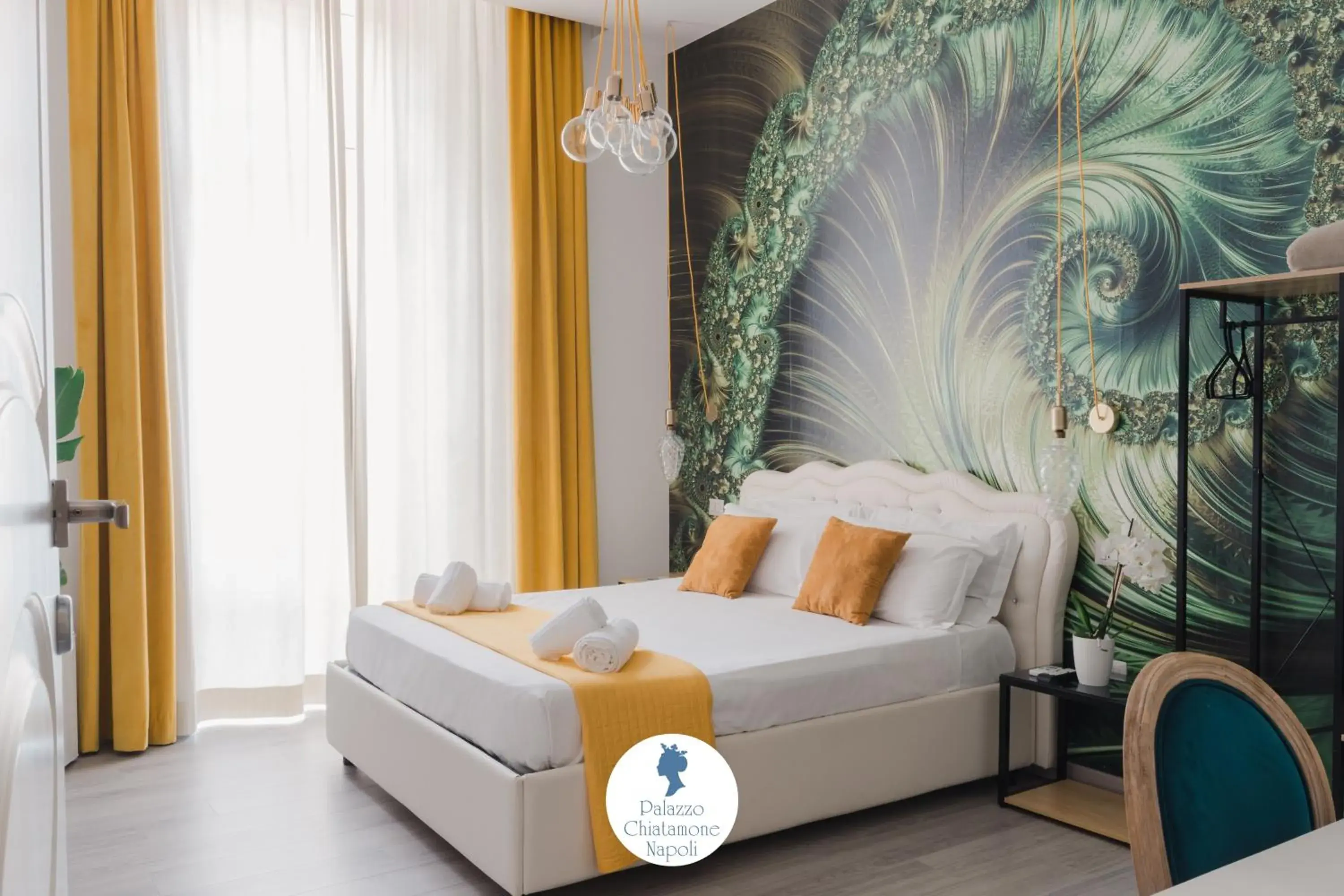 Deluxe Double Room with Balcony in Palazzo Chiatamone Deluxe Double Room with Balcony in Palazzo Chiatamone