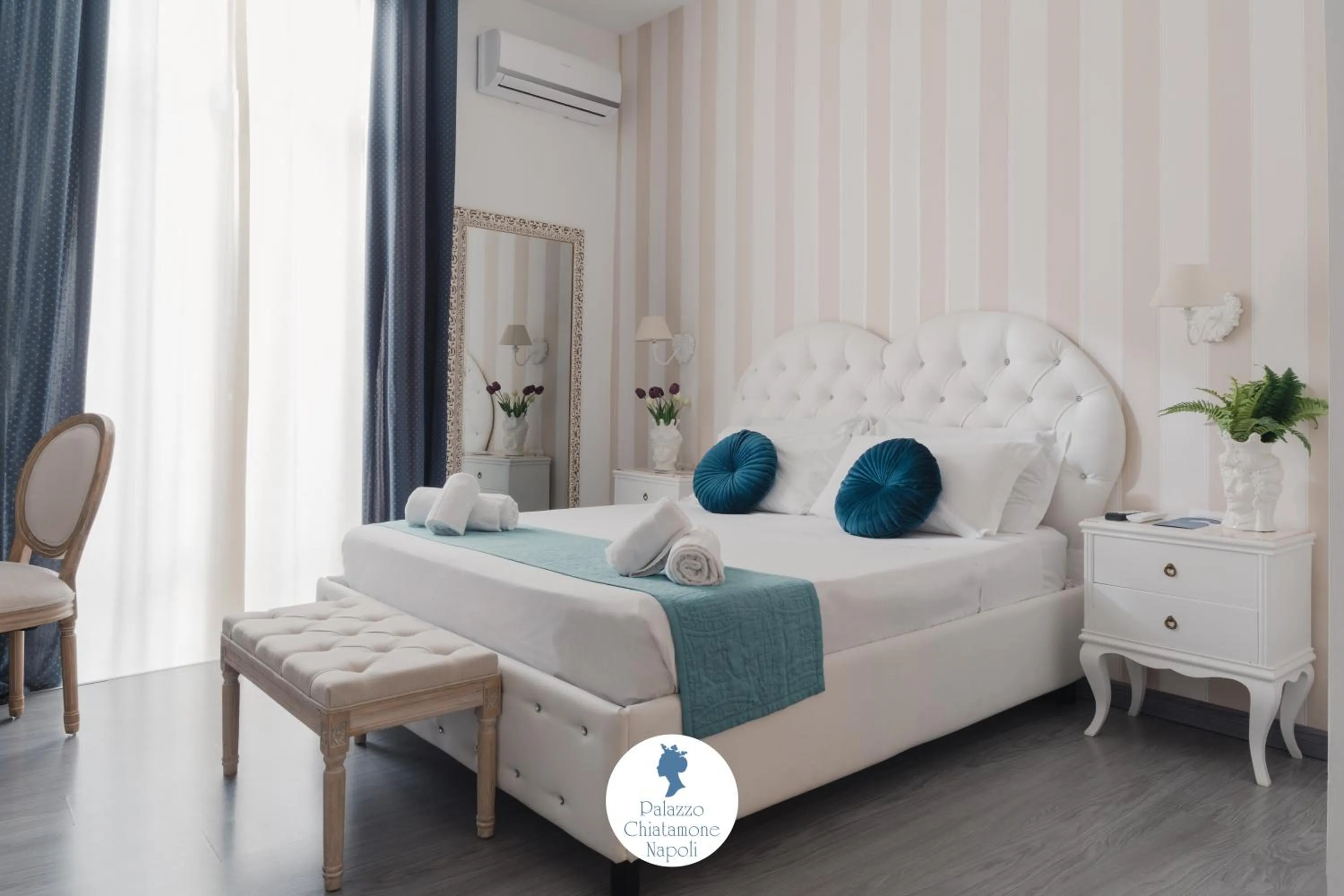 Quadruple Room with Balcony in Palazzo Chiatamone