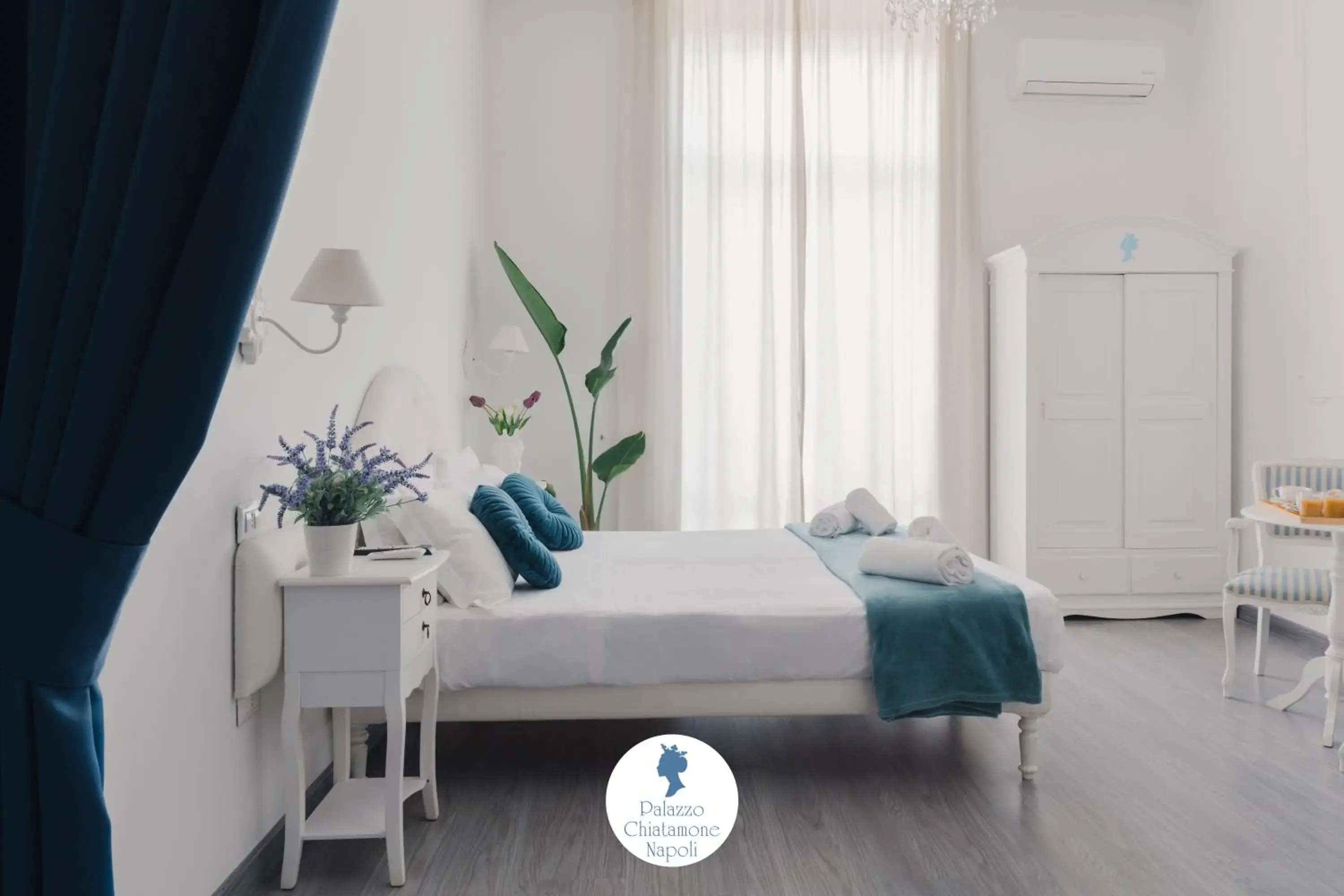 Double or Twin Room with City View in Palazzo Chiatamone Double or Twin Room with City View in Palazzo Chiatamone