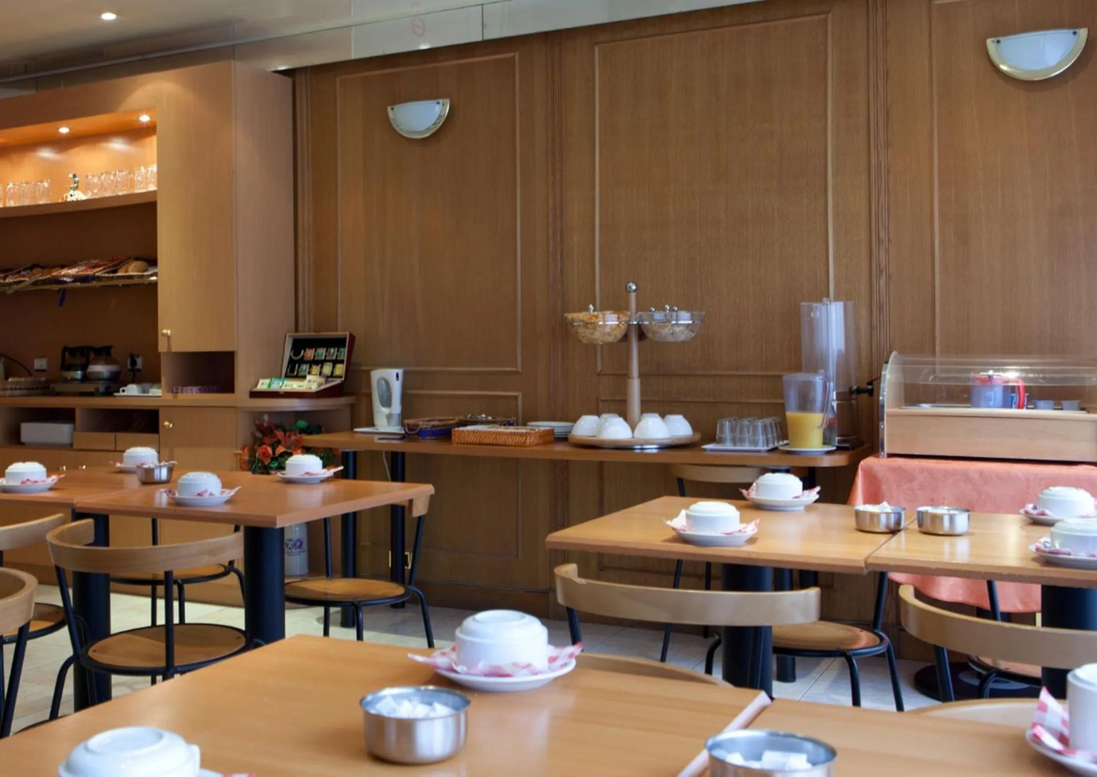 Restaurant/places to eat in Cosmotel Hotel