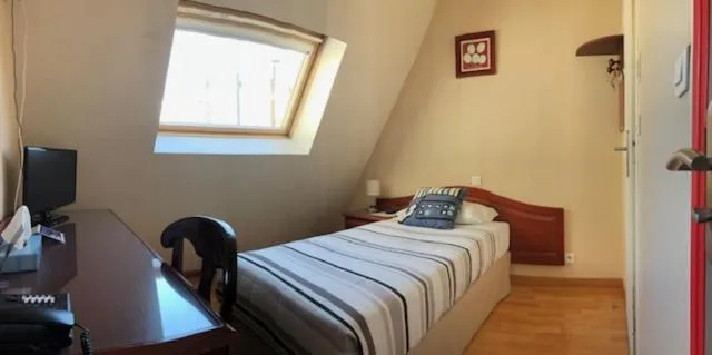 Photo of the whole room, Bed in Cosmotel Hotel