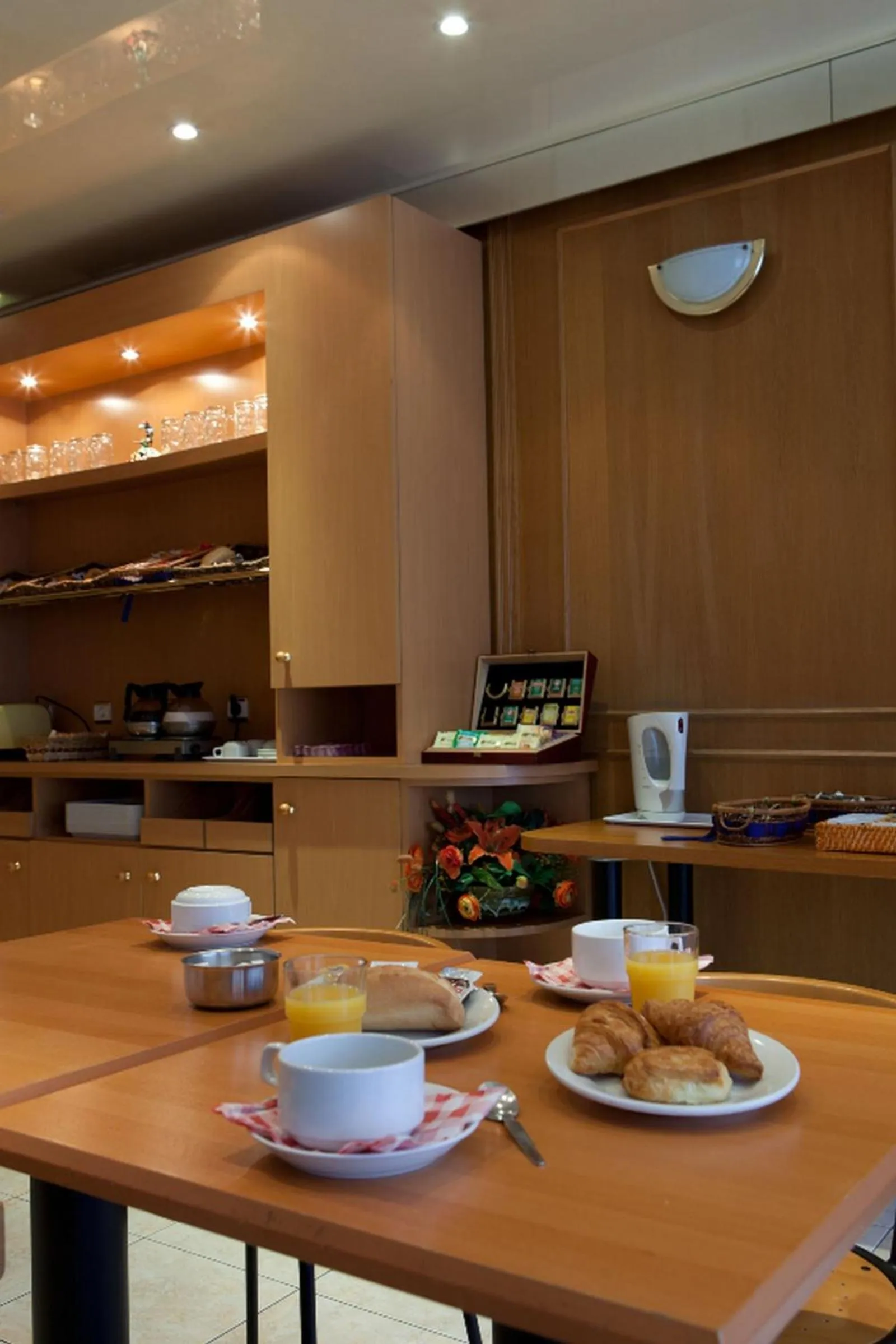 Restaurant/places to eat in Cosmotel Hotel