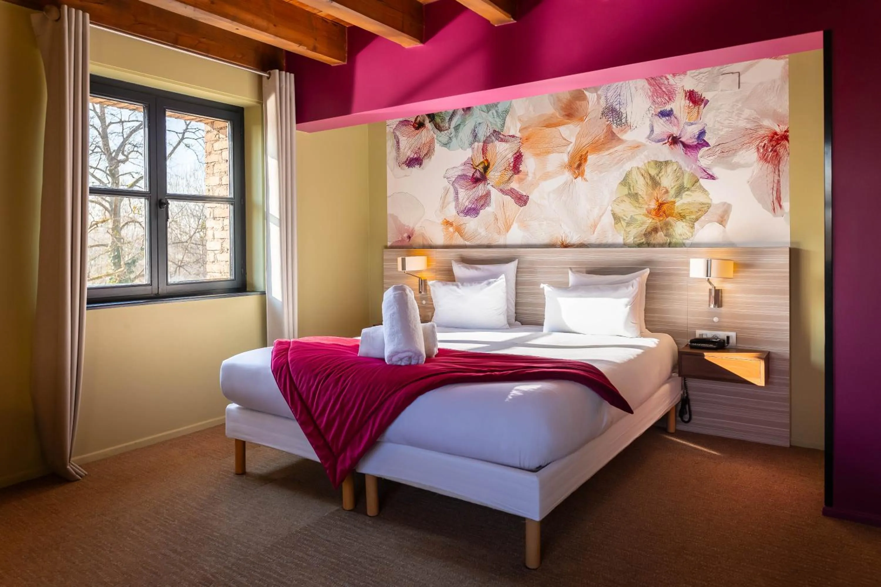 Bed in Hôtel-SPA Le Moulin De La Wantzenau - Strasbourg Nord