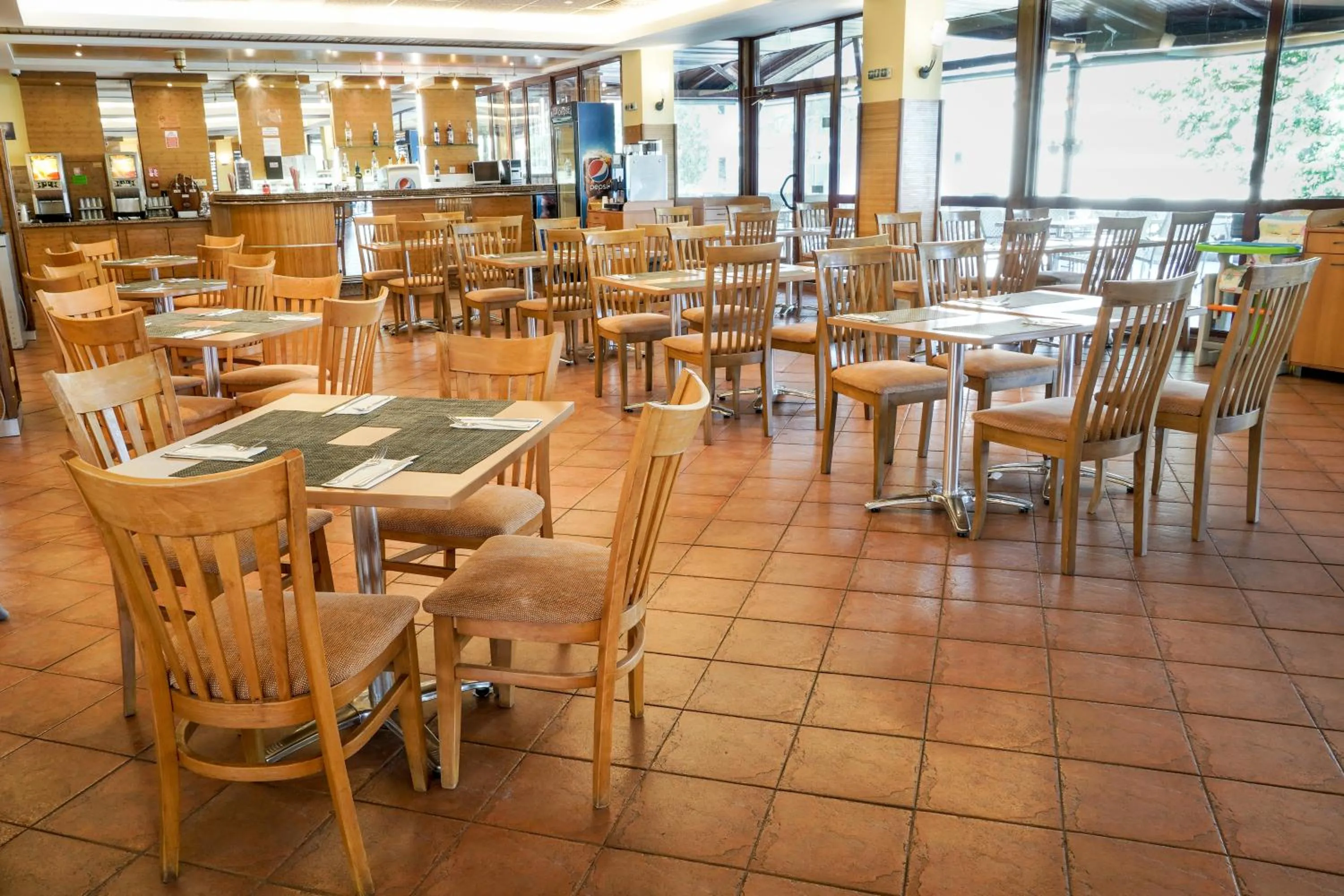 Restaurant/places to eat in Hotel Malibu