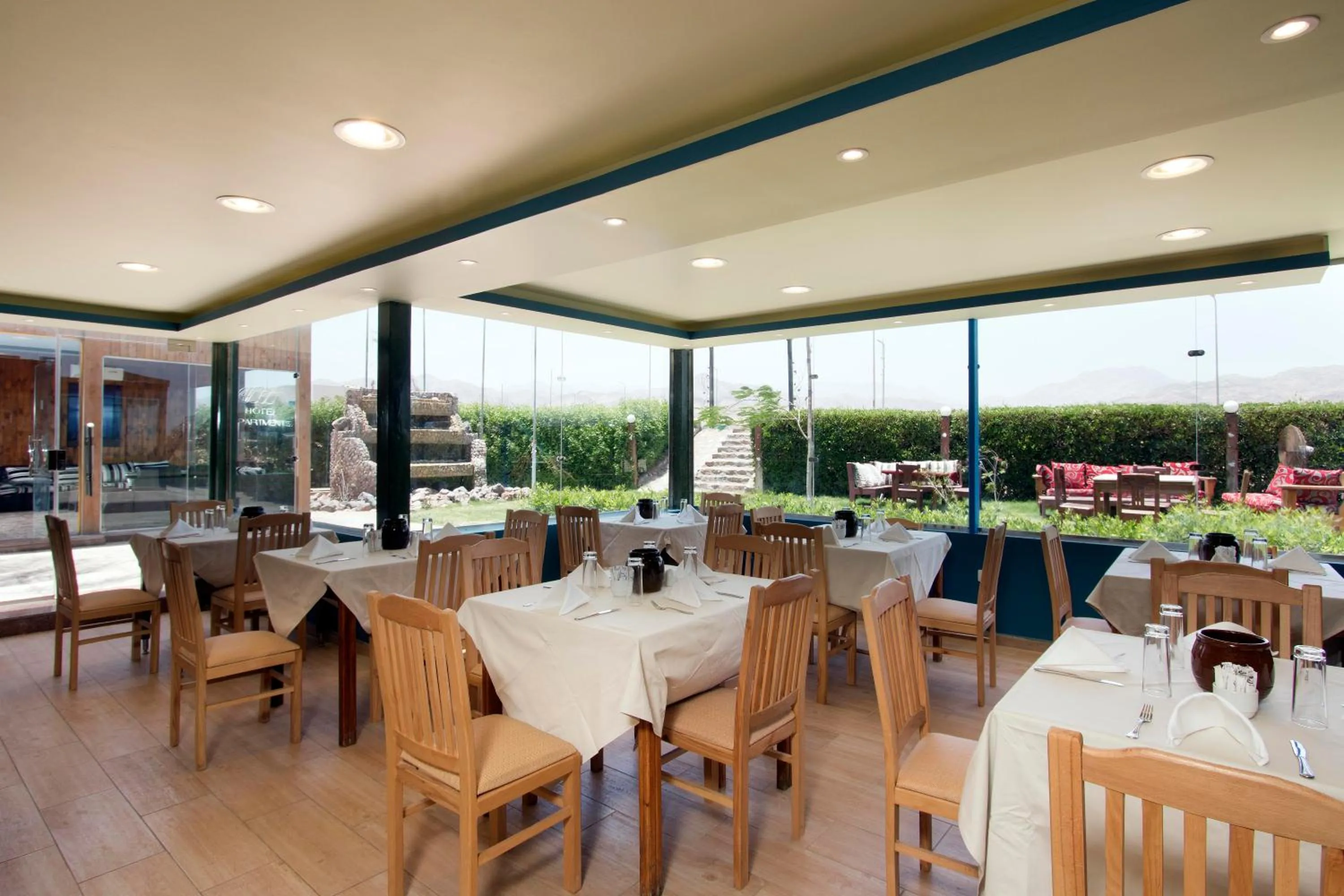 Restaurant/places to eat in 4S Hotel Dahab
