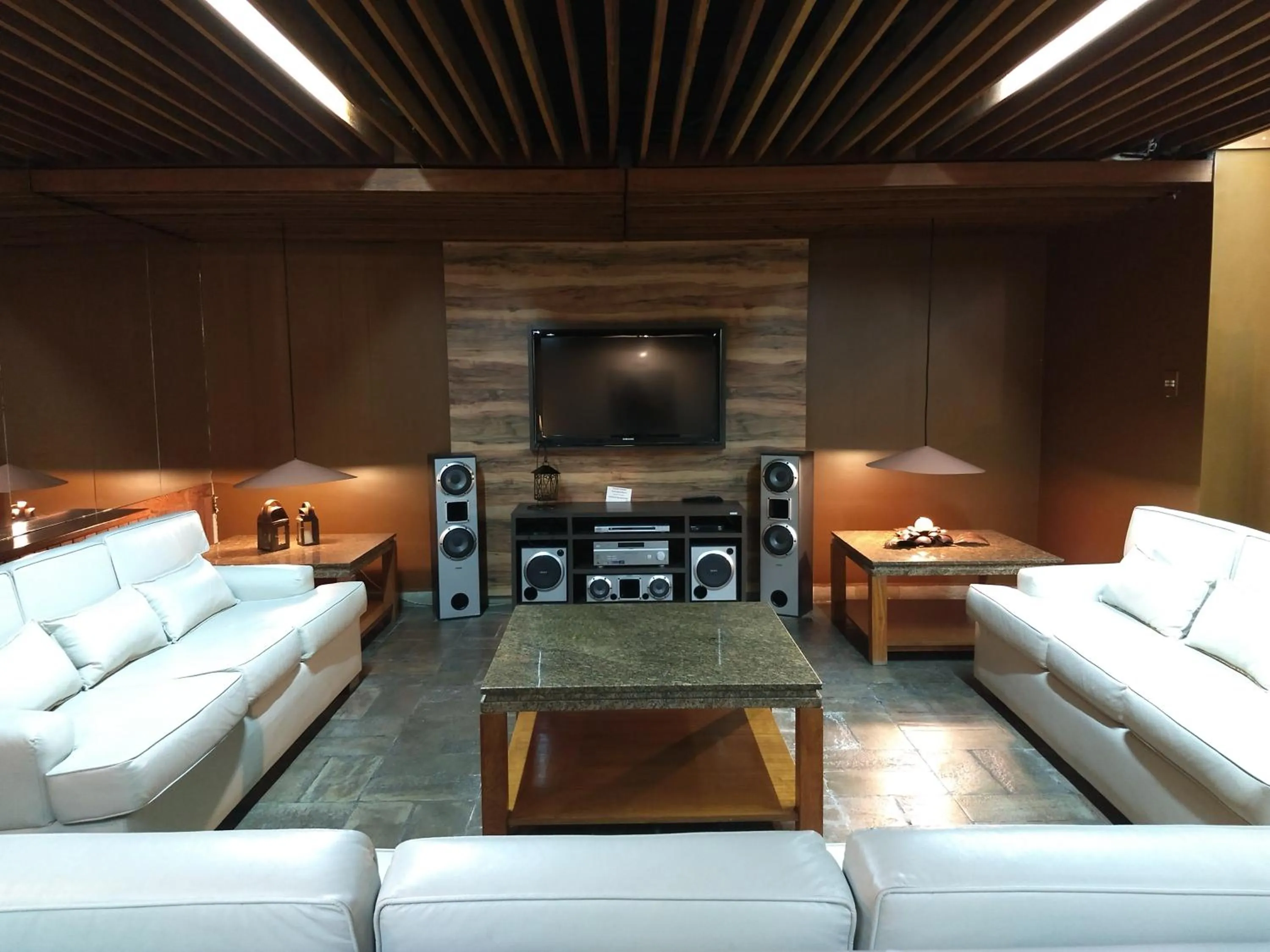 Communal lounge/ TV room in Ubatuba Palace Hotel