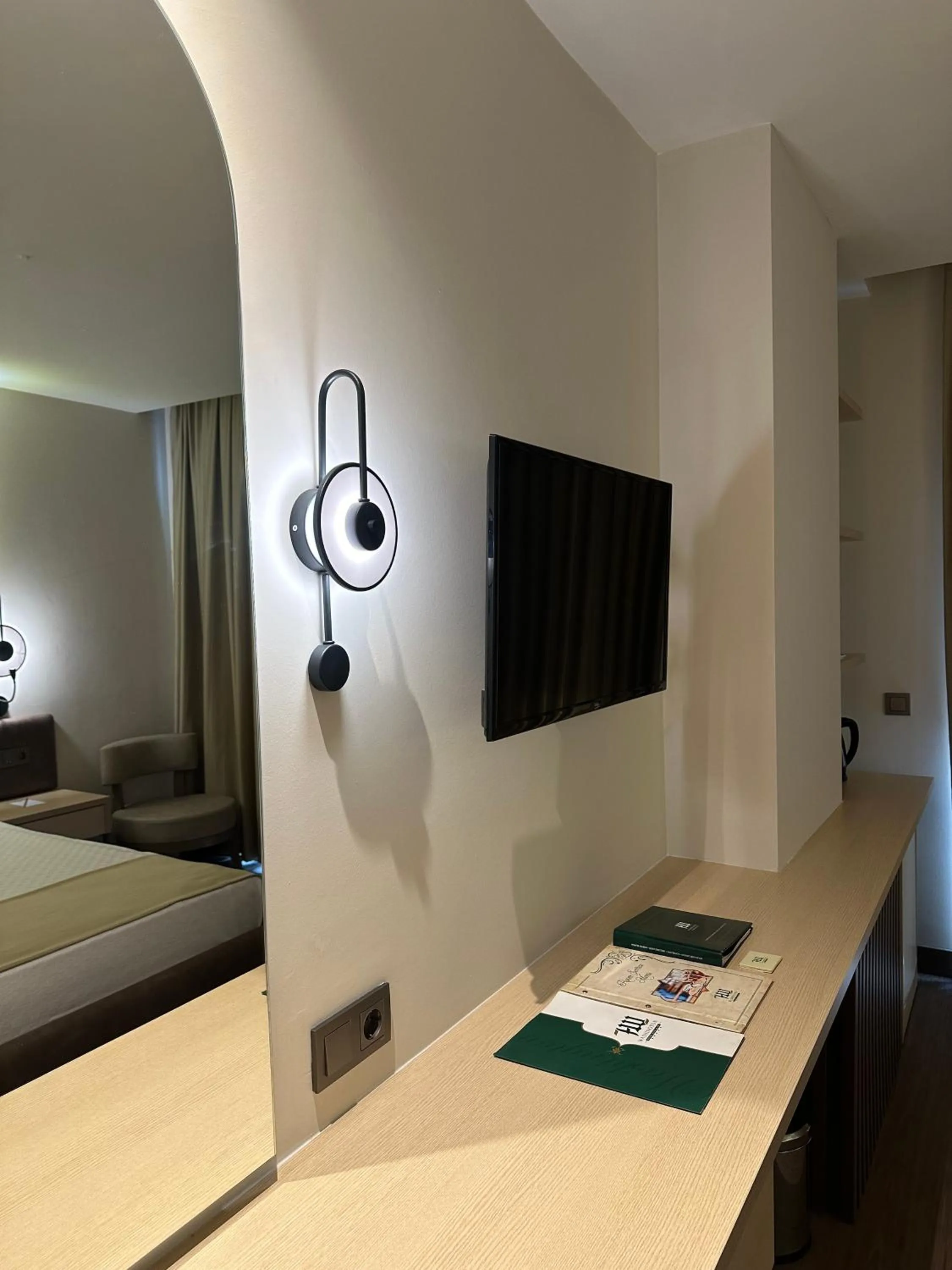 TV and multimedia, Bed in Washington Resort Hotel & Spa