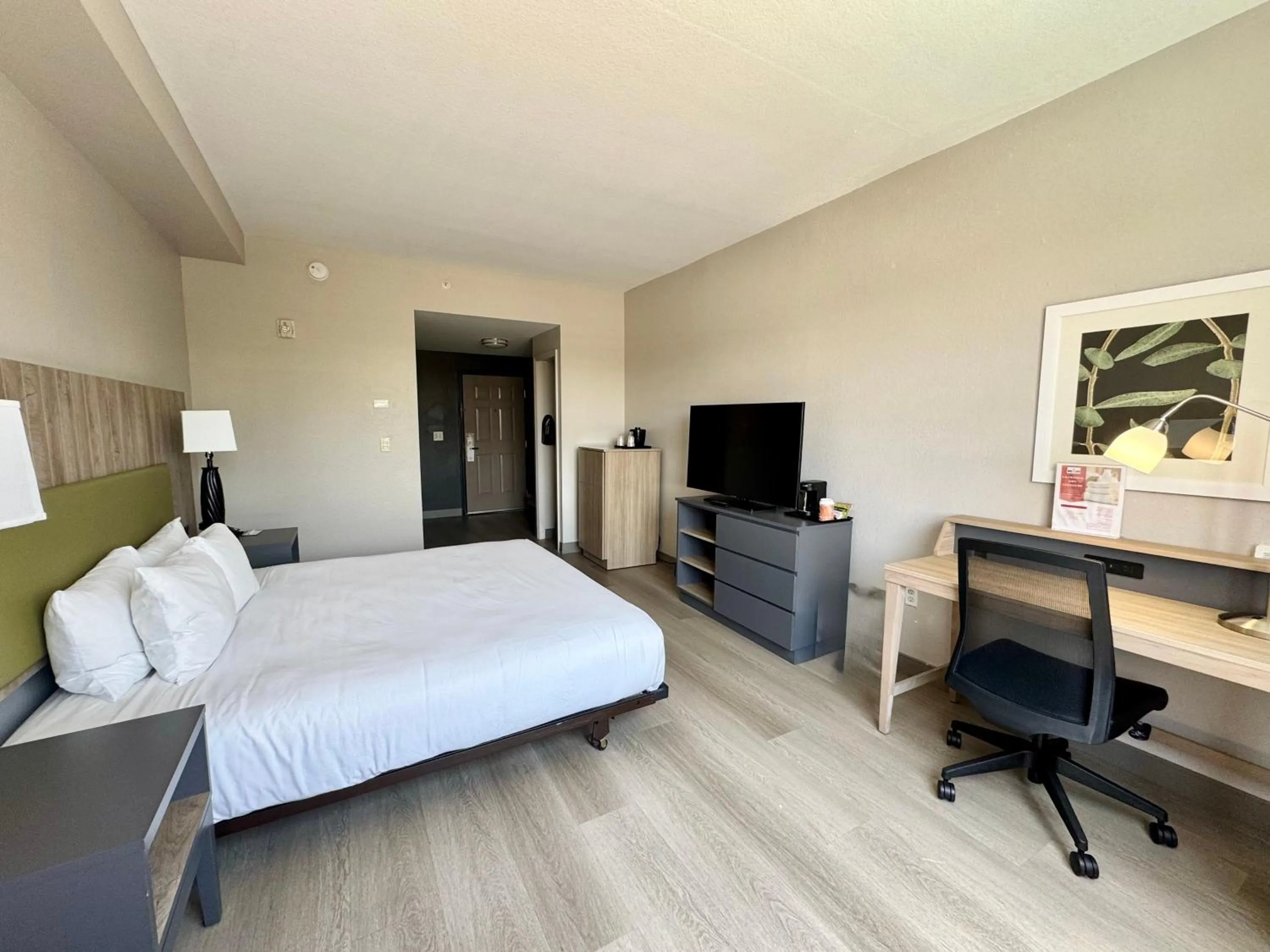 Bed in Country Inn & Suites by Radisson, Port Charlotte, FL