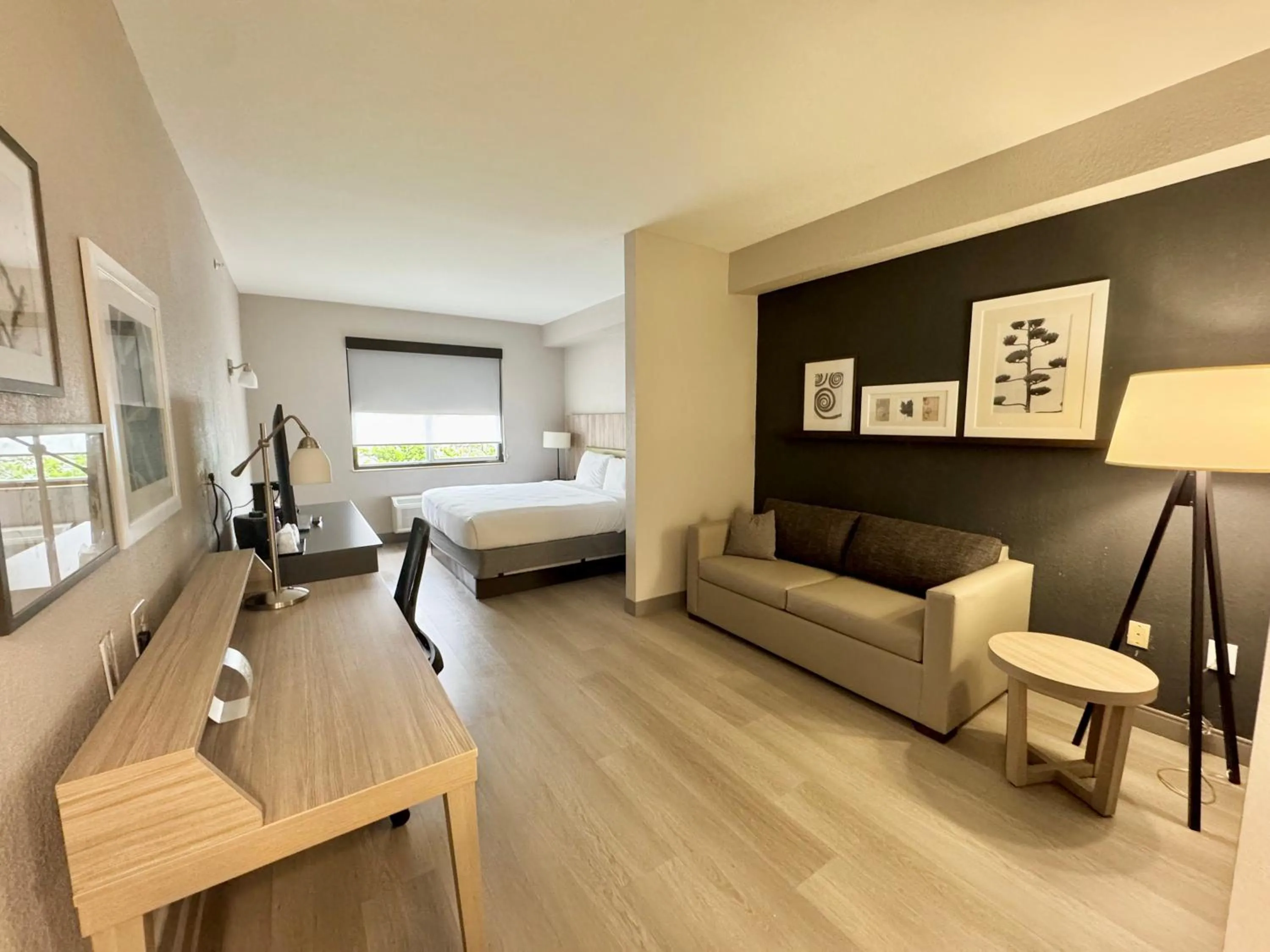 Bed in Country Inn & Suites by Radisson, Port Charlotte, FL