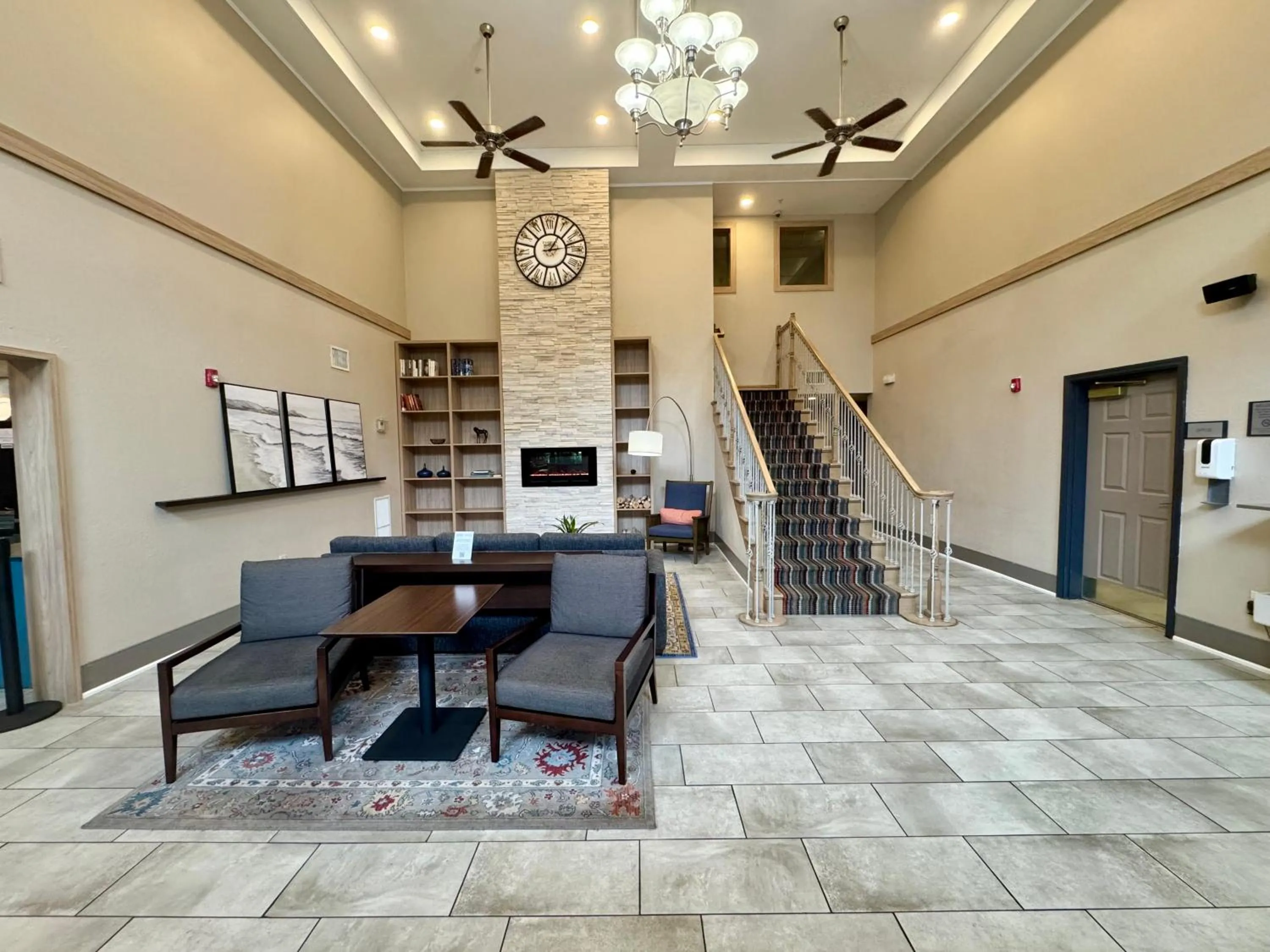 Lobby or reception in Country Inn & Suites by Radisson, Port Charlotte, FL