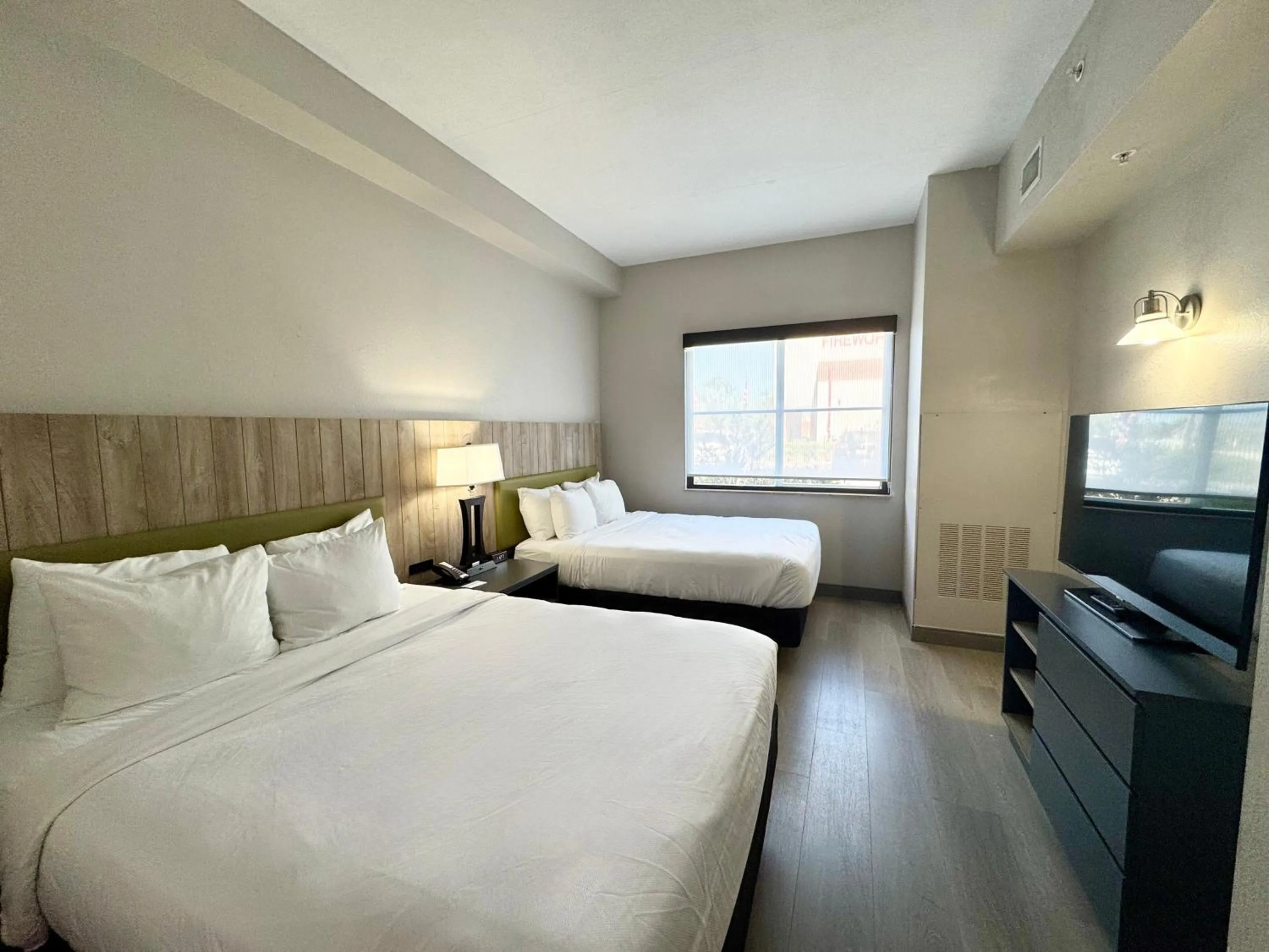 Bed in Country Inn & Suites by Radisson, Port Charlotte, FL