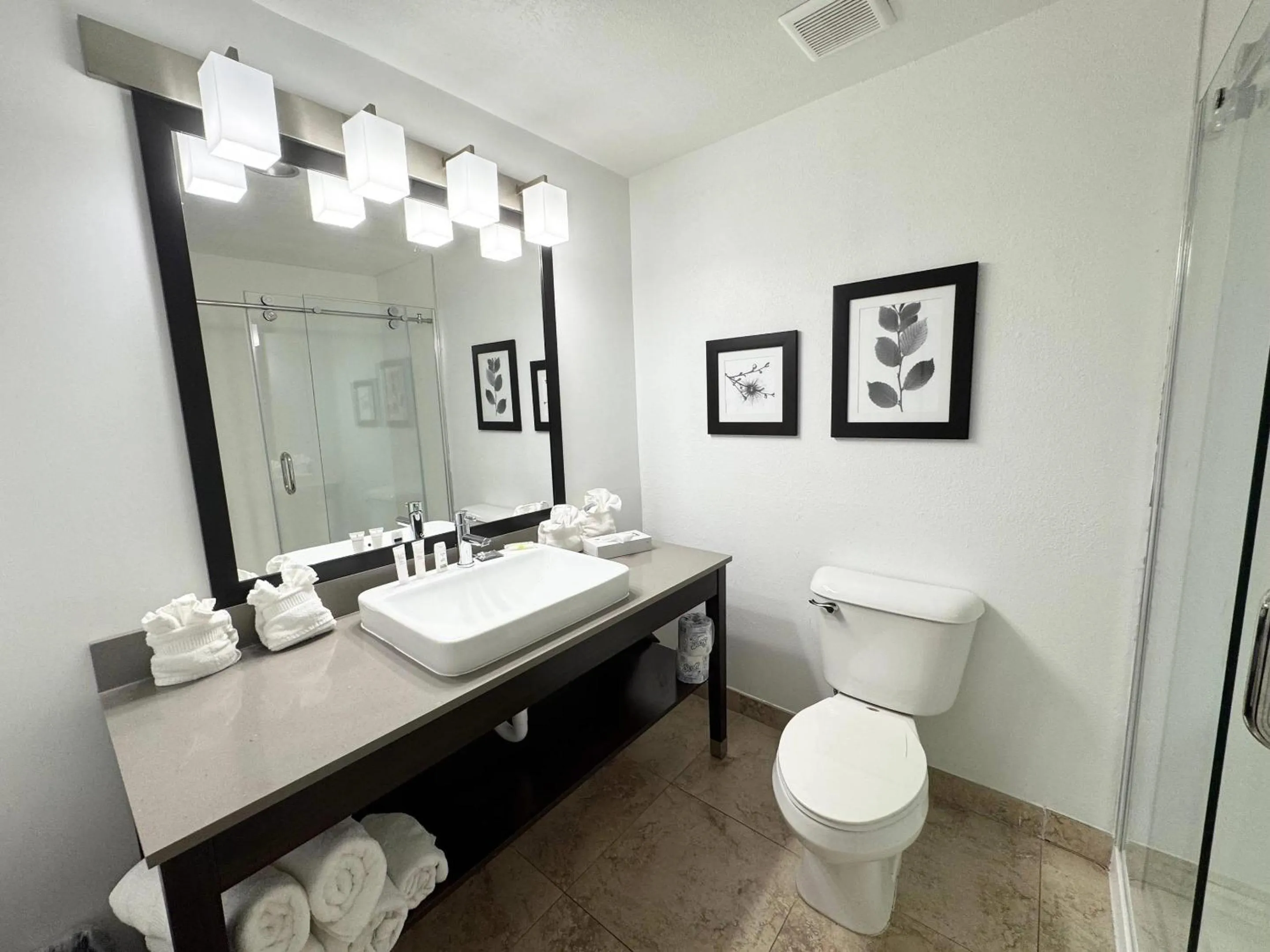 Bedroom in Country Inn & Suites by Radisson, Port Charlotte, FL