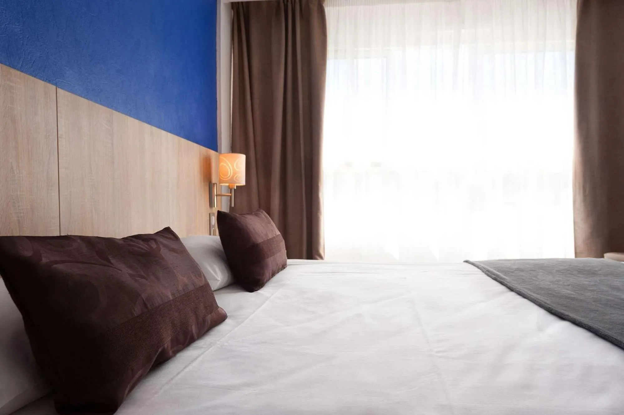 Bedroom, Bed in Brit Hôtel De L'océan