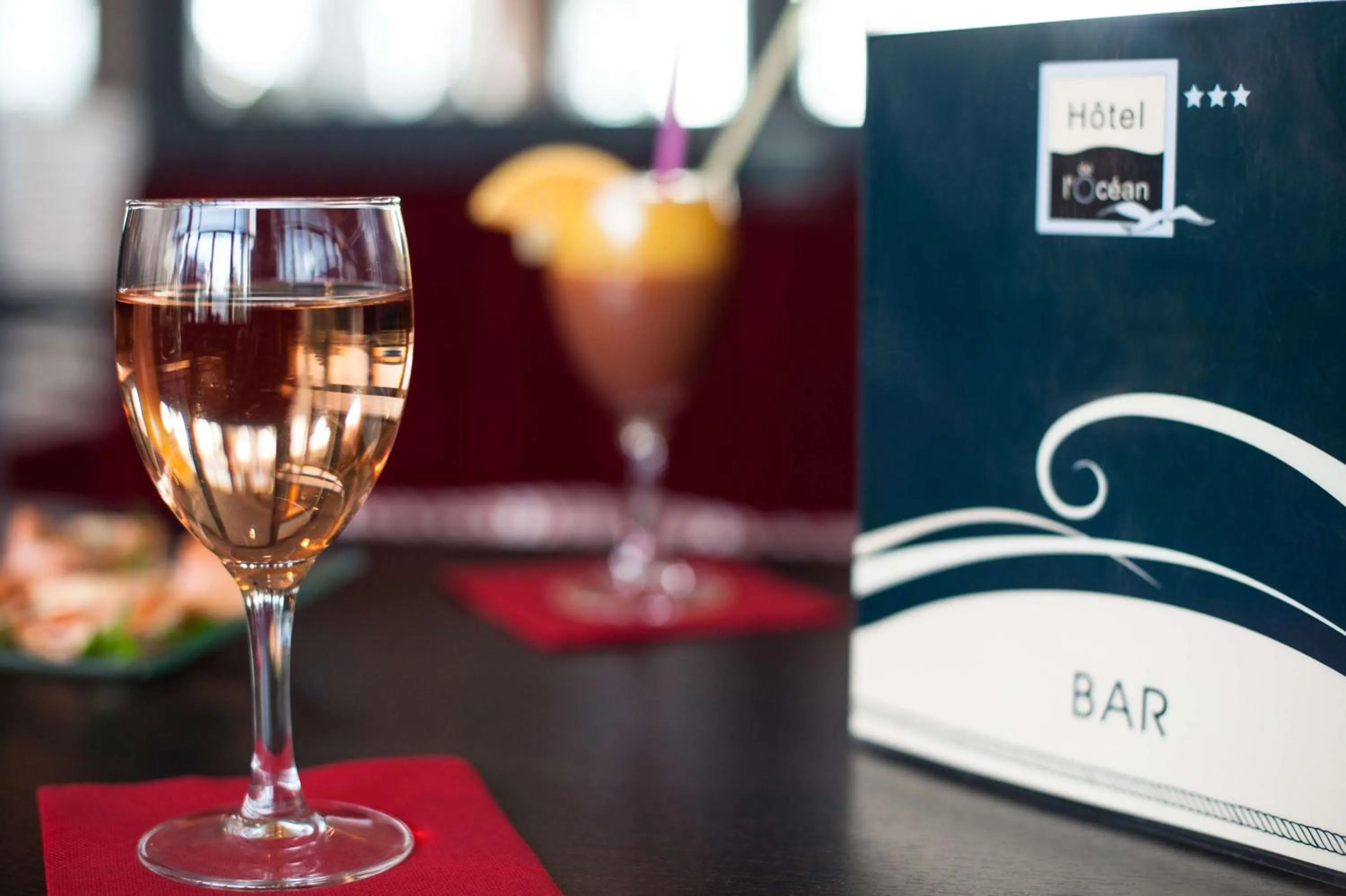 Lounge or bar in Brit Hôtel De L'océan