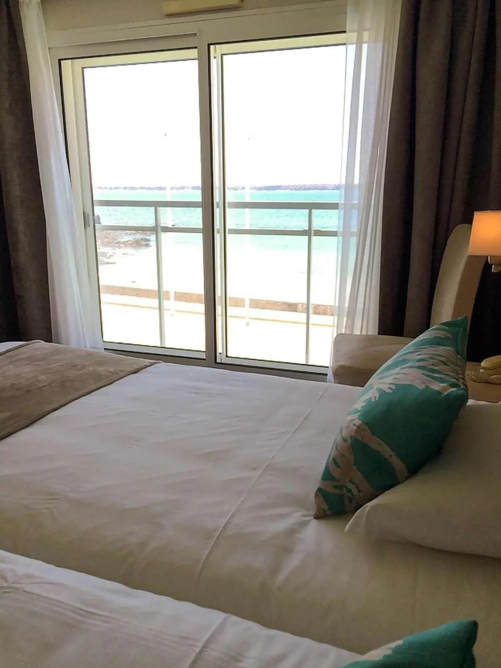 Bedroom, Bed in Brit Hôtel De L'océan