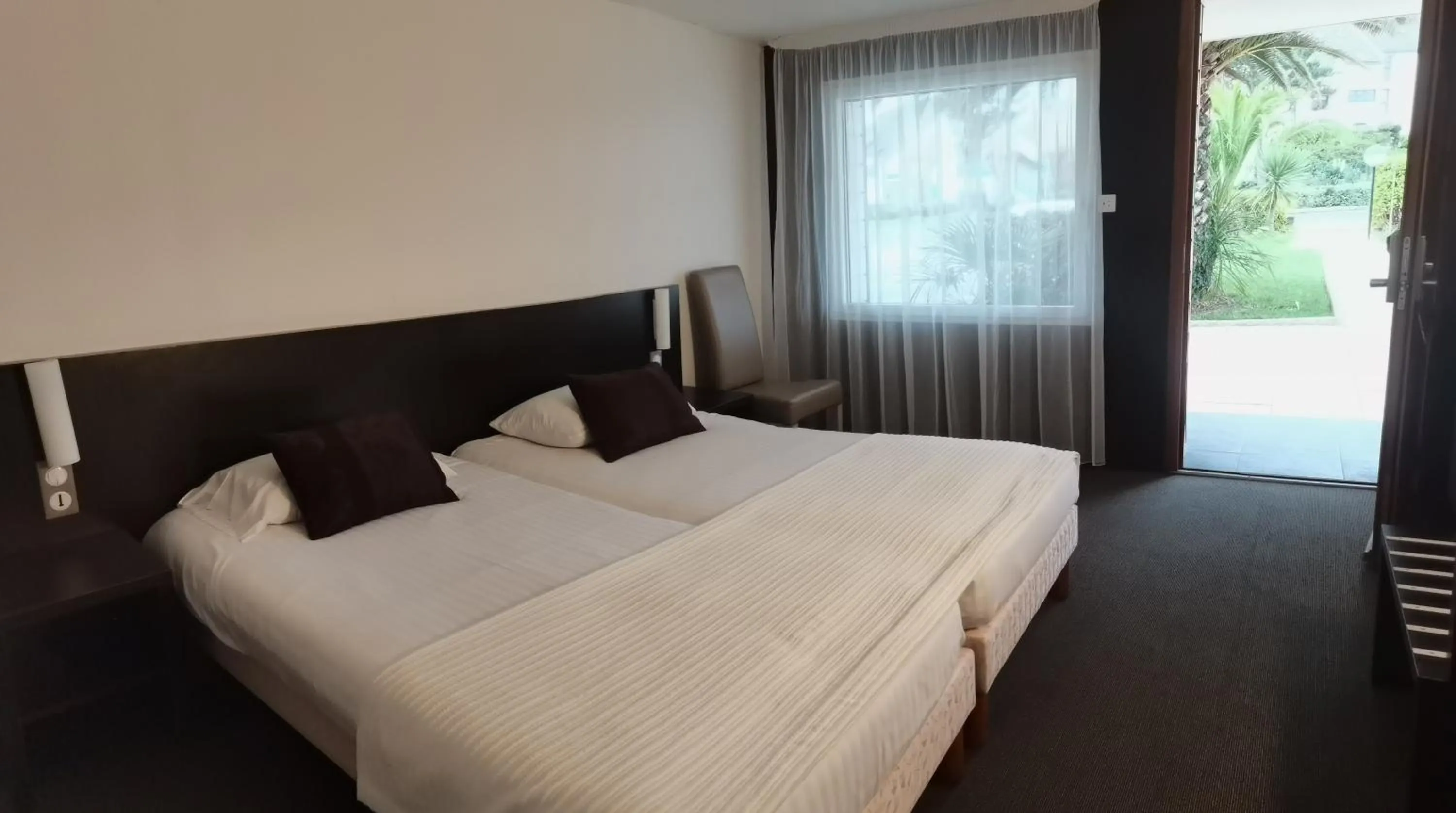 Bed in Brit Hôtel De L'océan