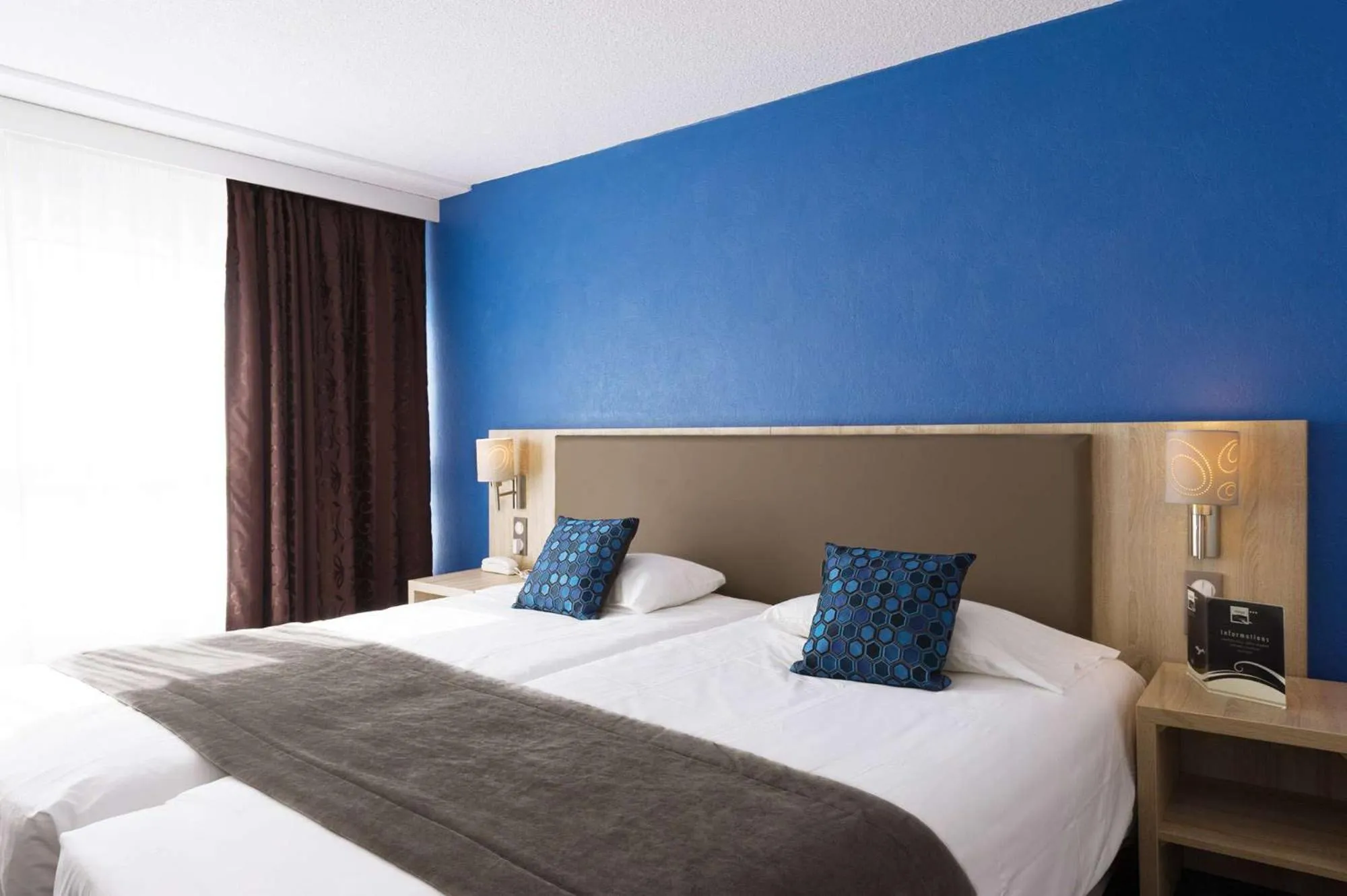 Bedroom, Bed in Brit Hôtel De L'océan