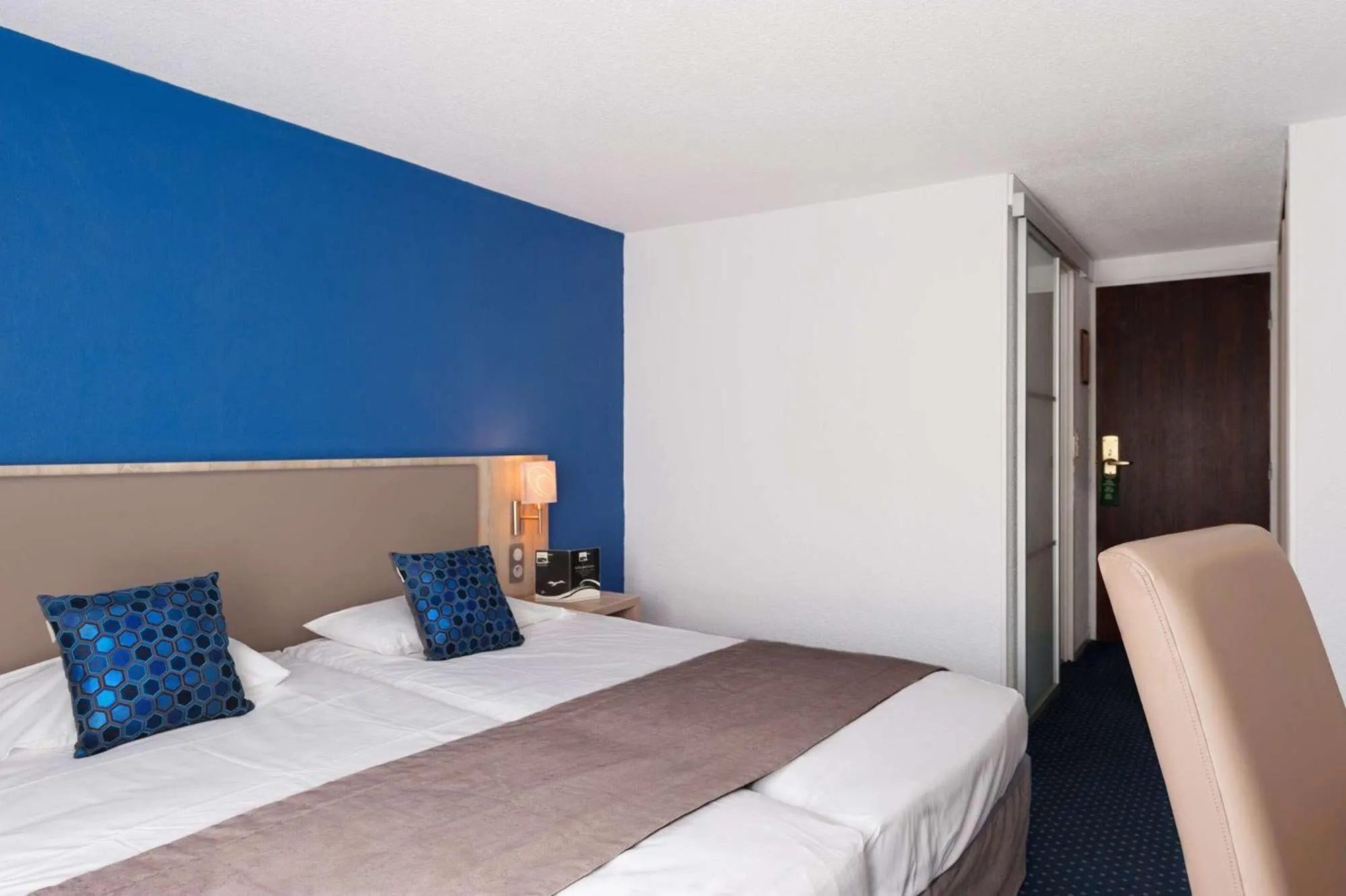 Bedroom, Bed in Brit Hôtel De L'océan