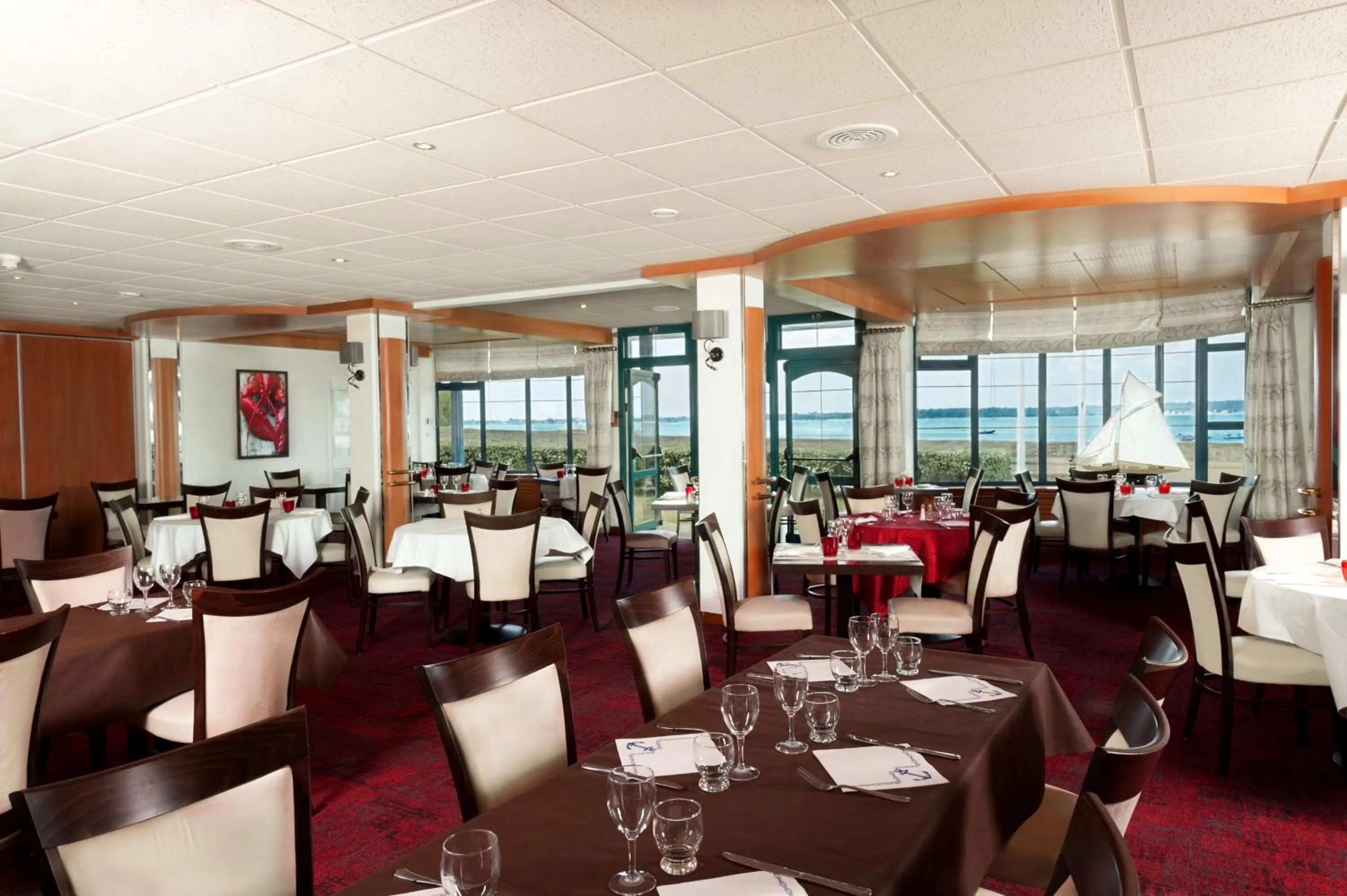 Restaurant/places to eat in Brit Hôtel De L'océan