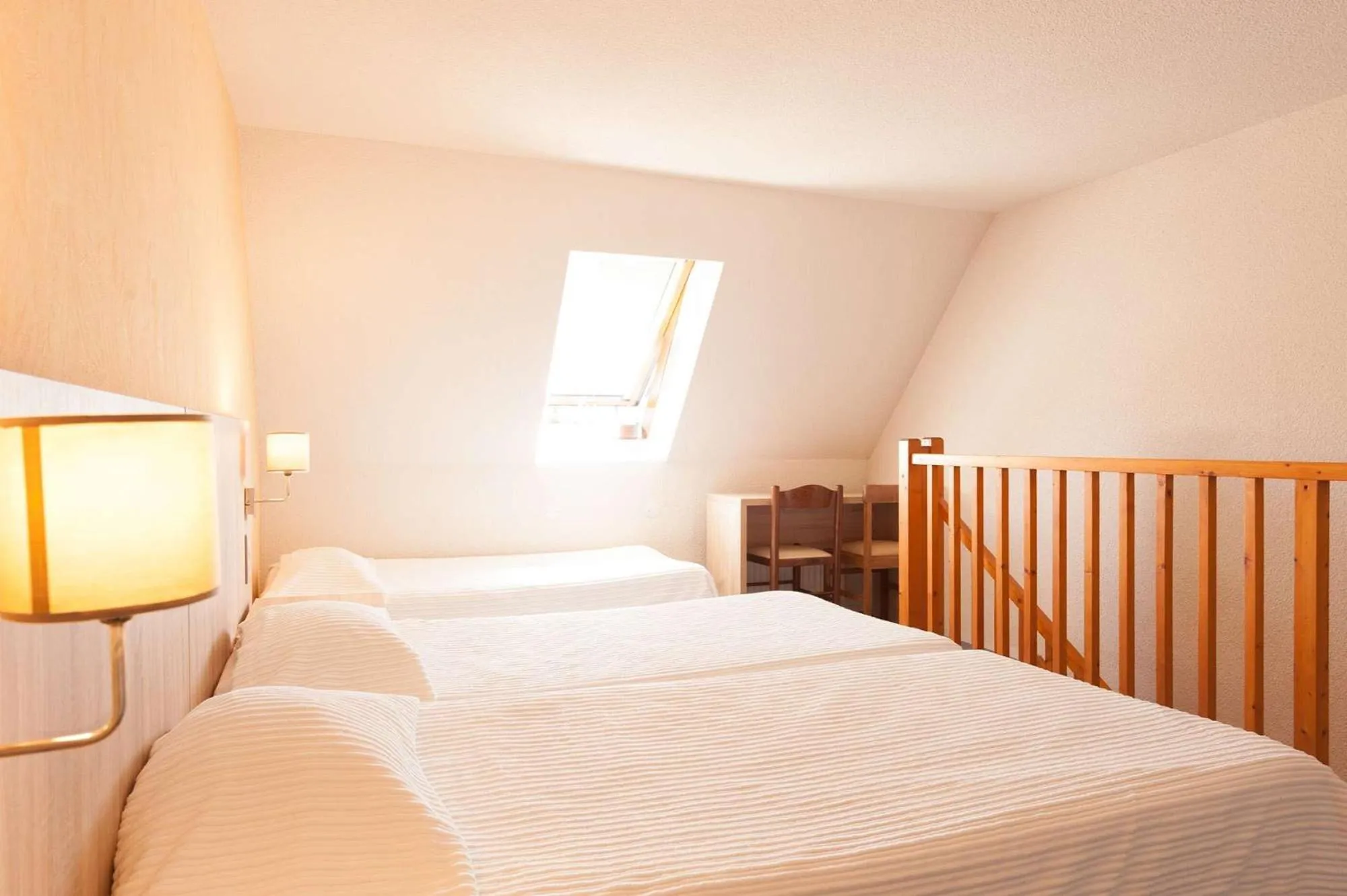 Bedroom, Bed in Brit Hôtel De L'océan