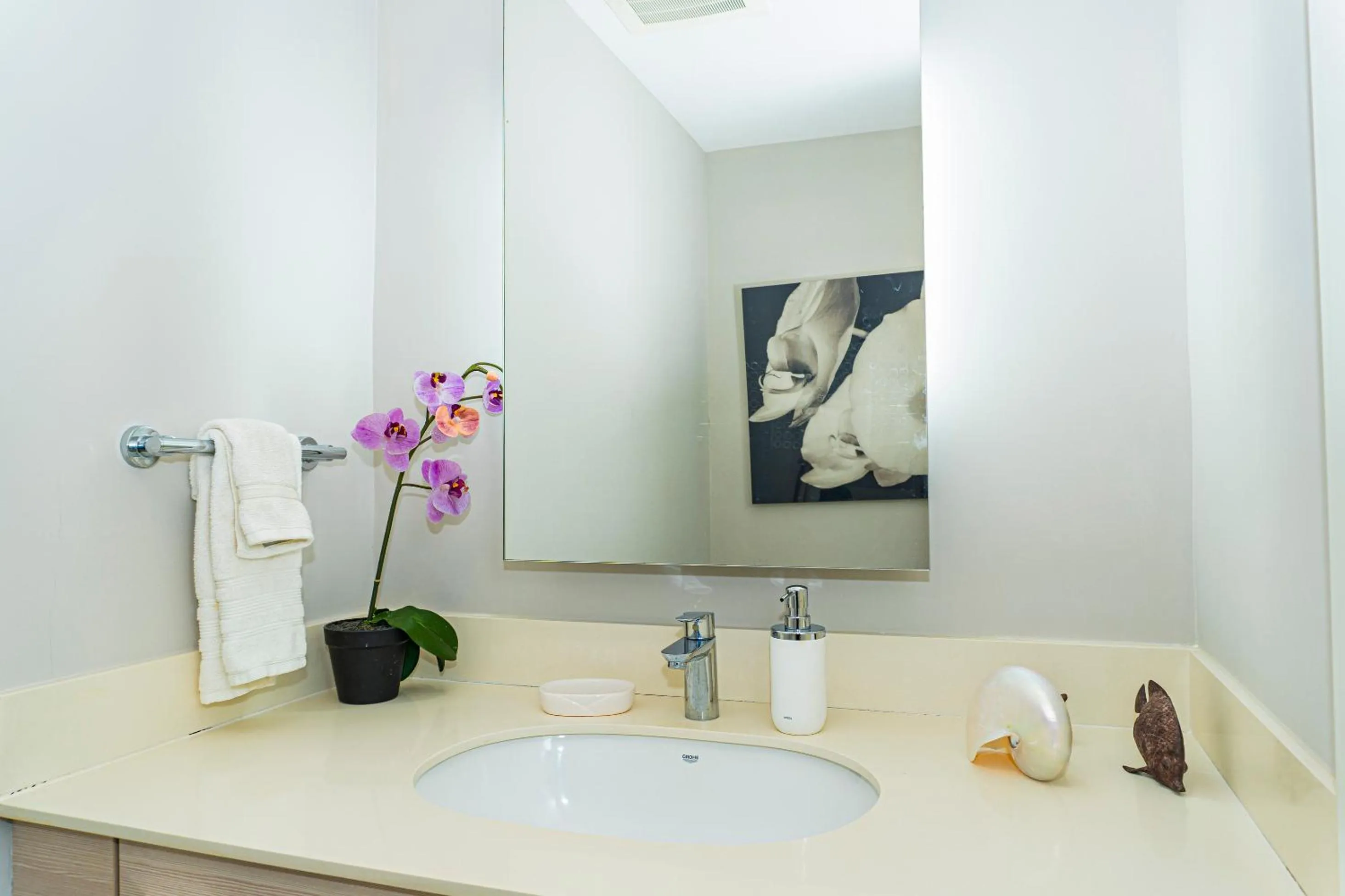 Bathroom in Elan at Ballena Beach