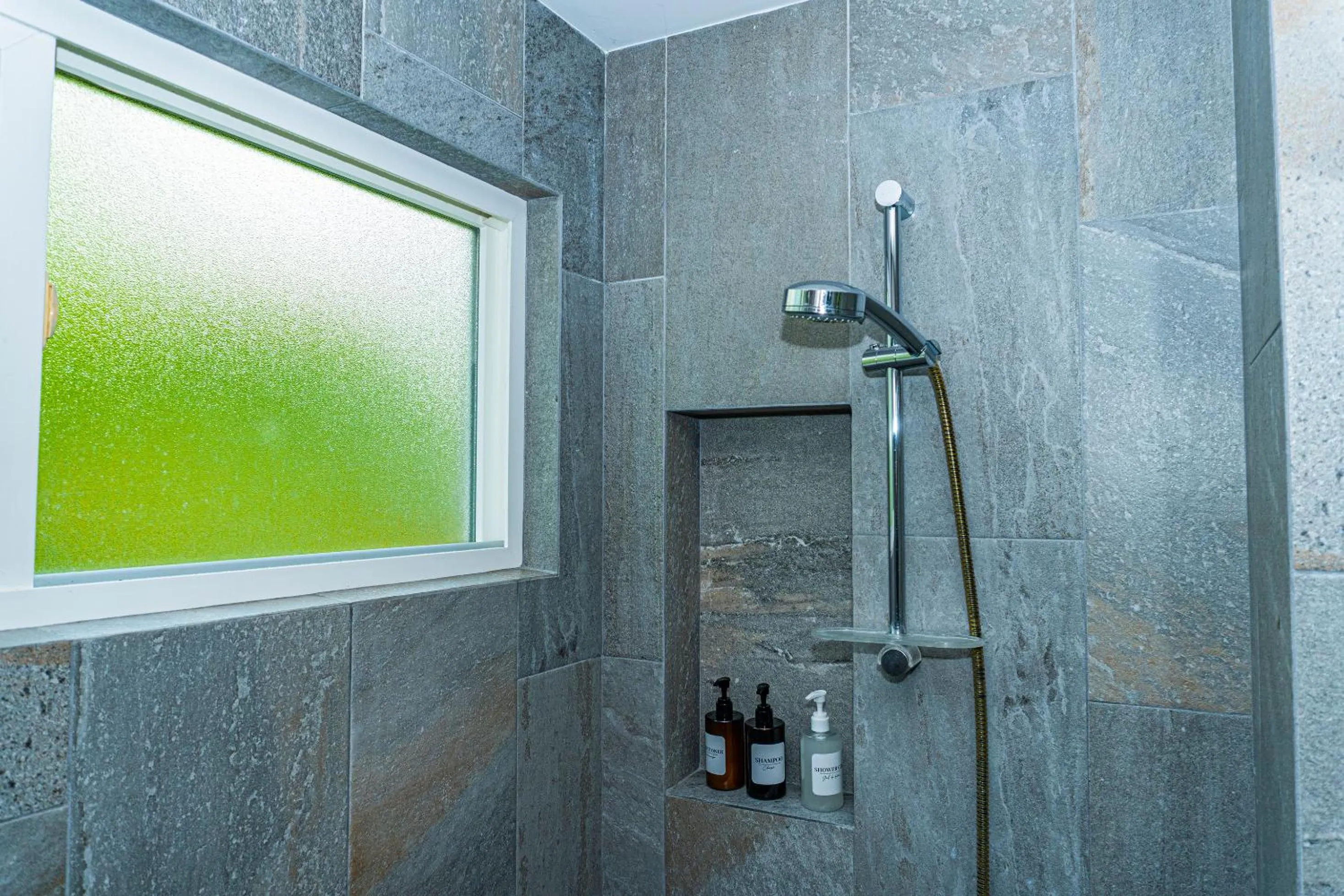 Shower in Elan at Ballena Beach