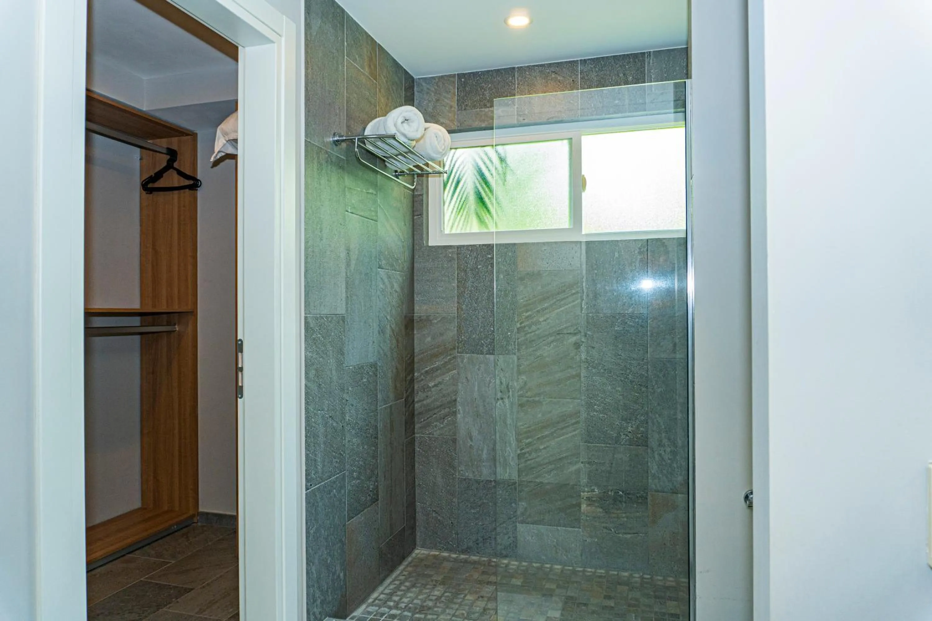 Shower in Elan at Ballena Beach