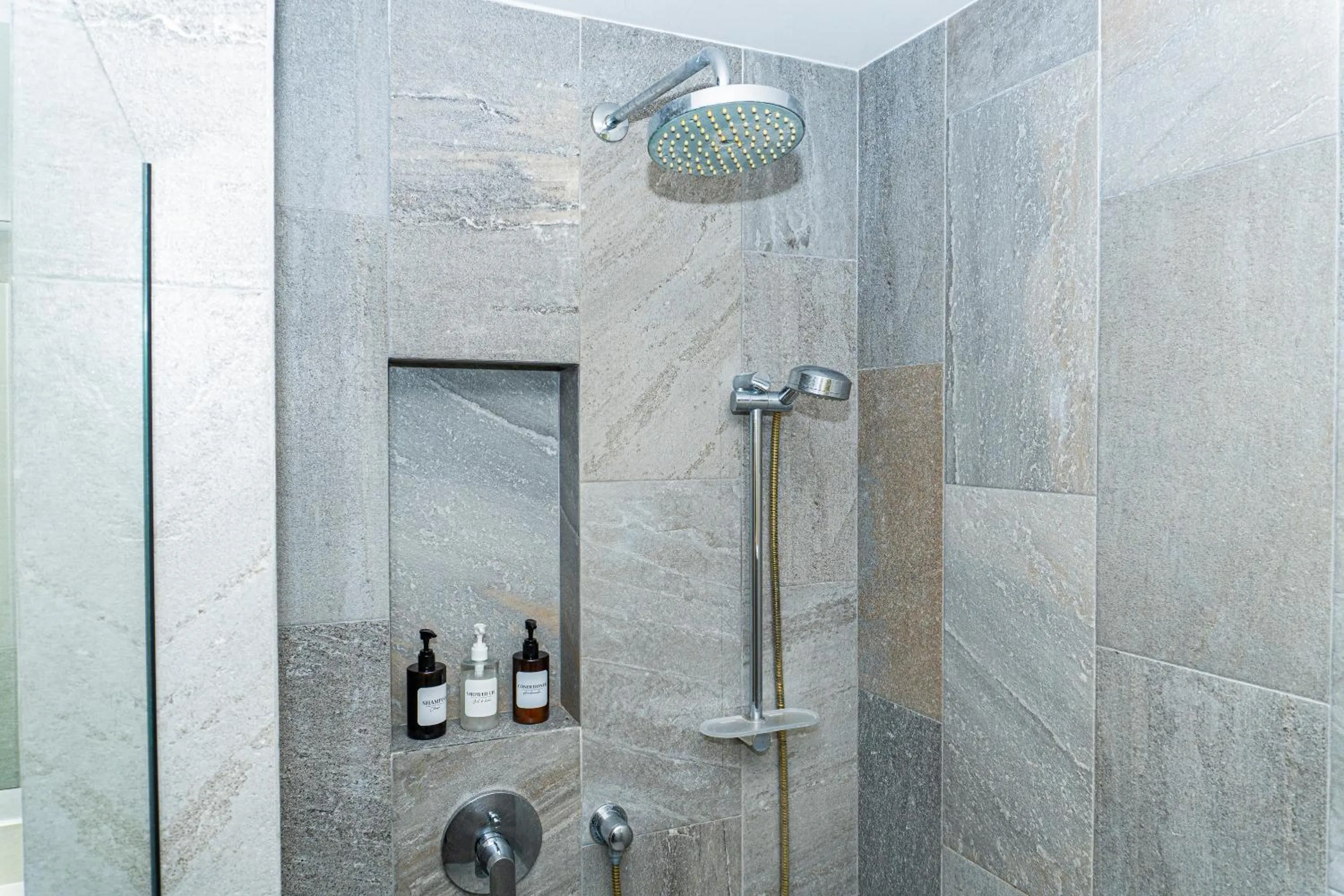 Shower in Elan at Ballena Beach