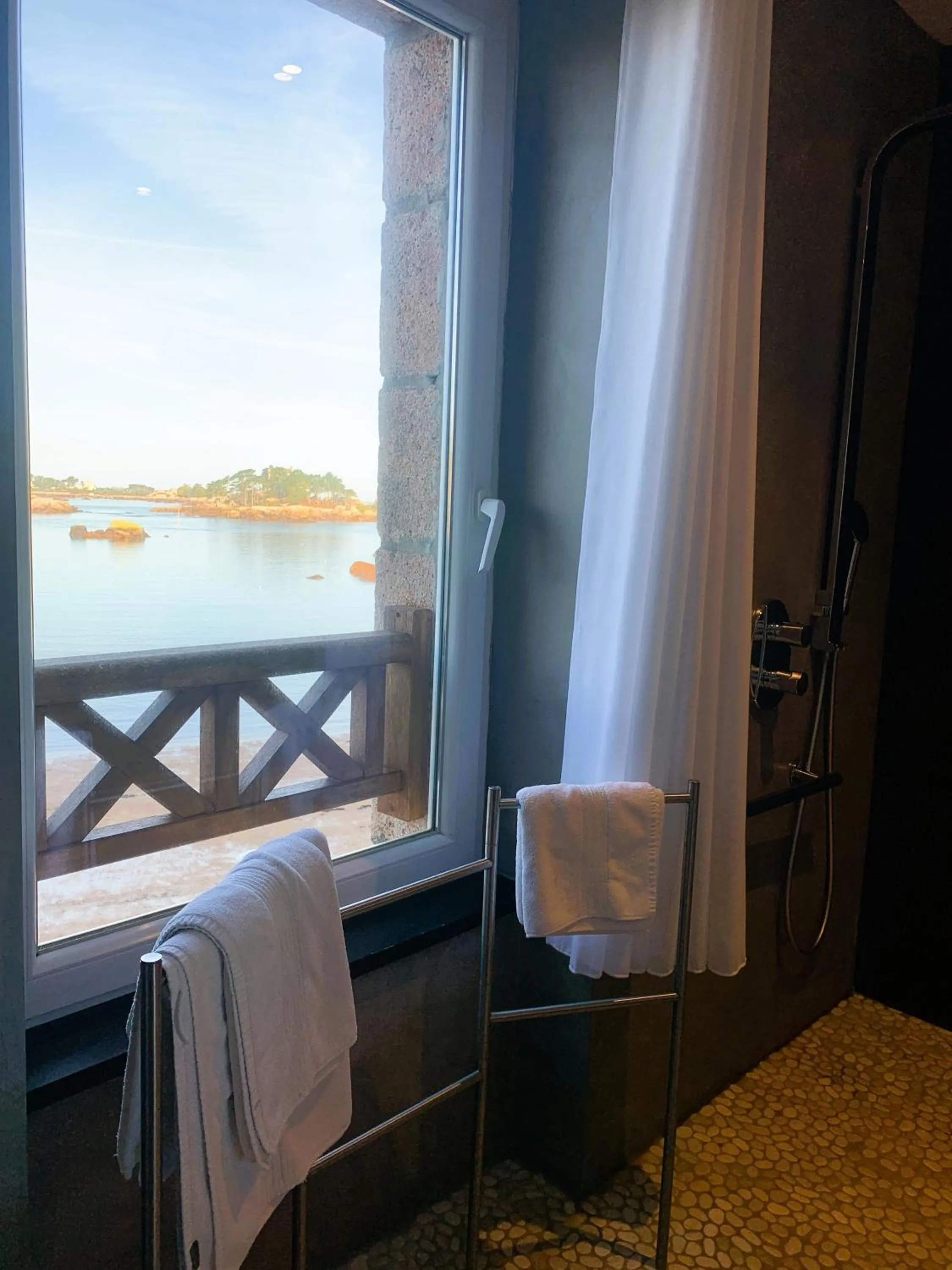 Bathroom in Logis Hôtel Saint Guirec Et De La Plage