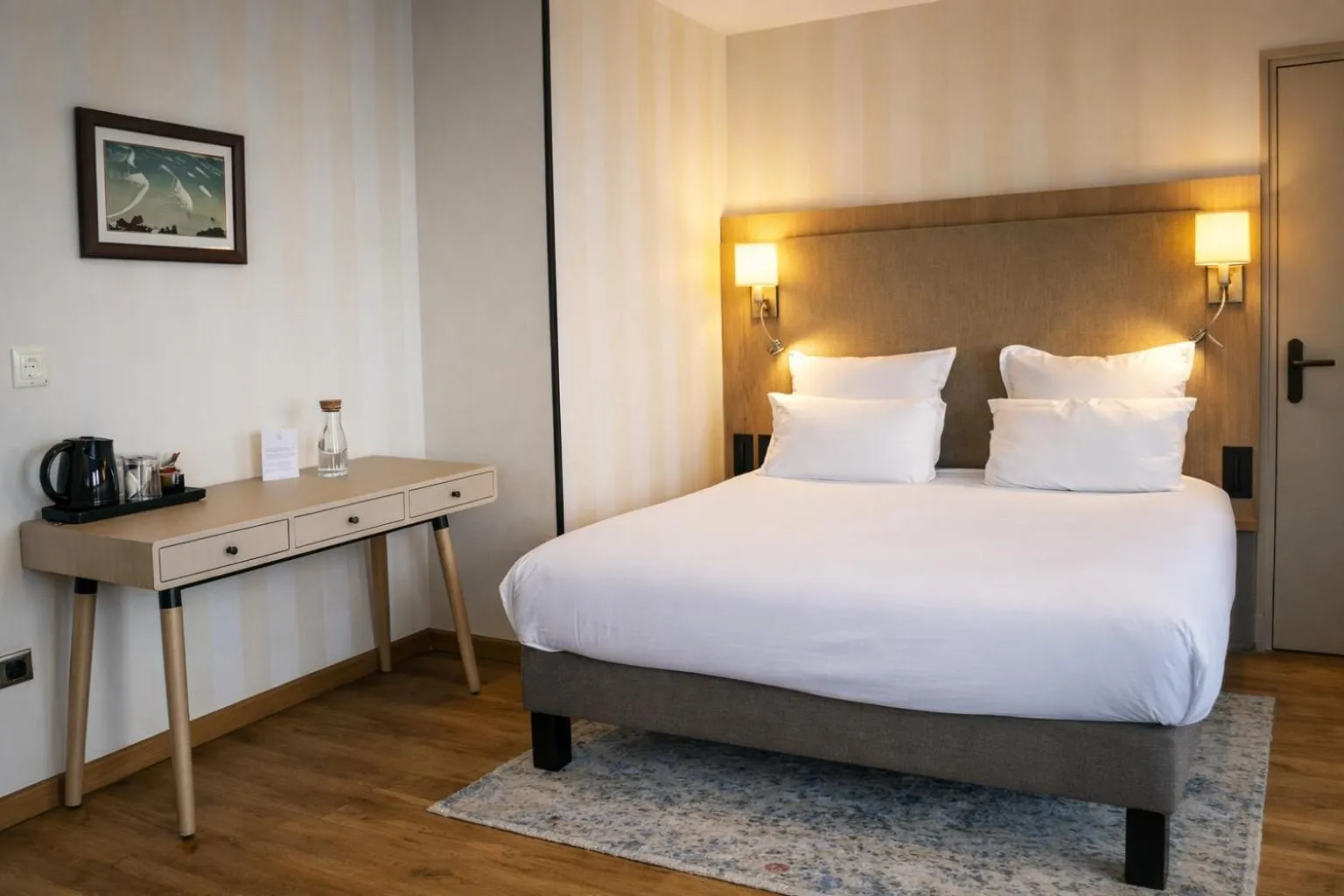 Bed in Logis Hôtel Saint Guirec Et De La Plage