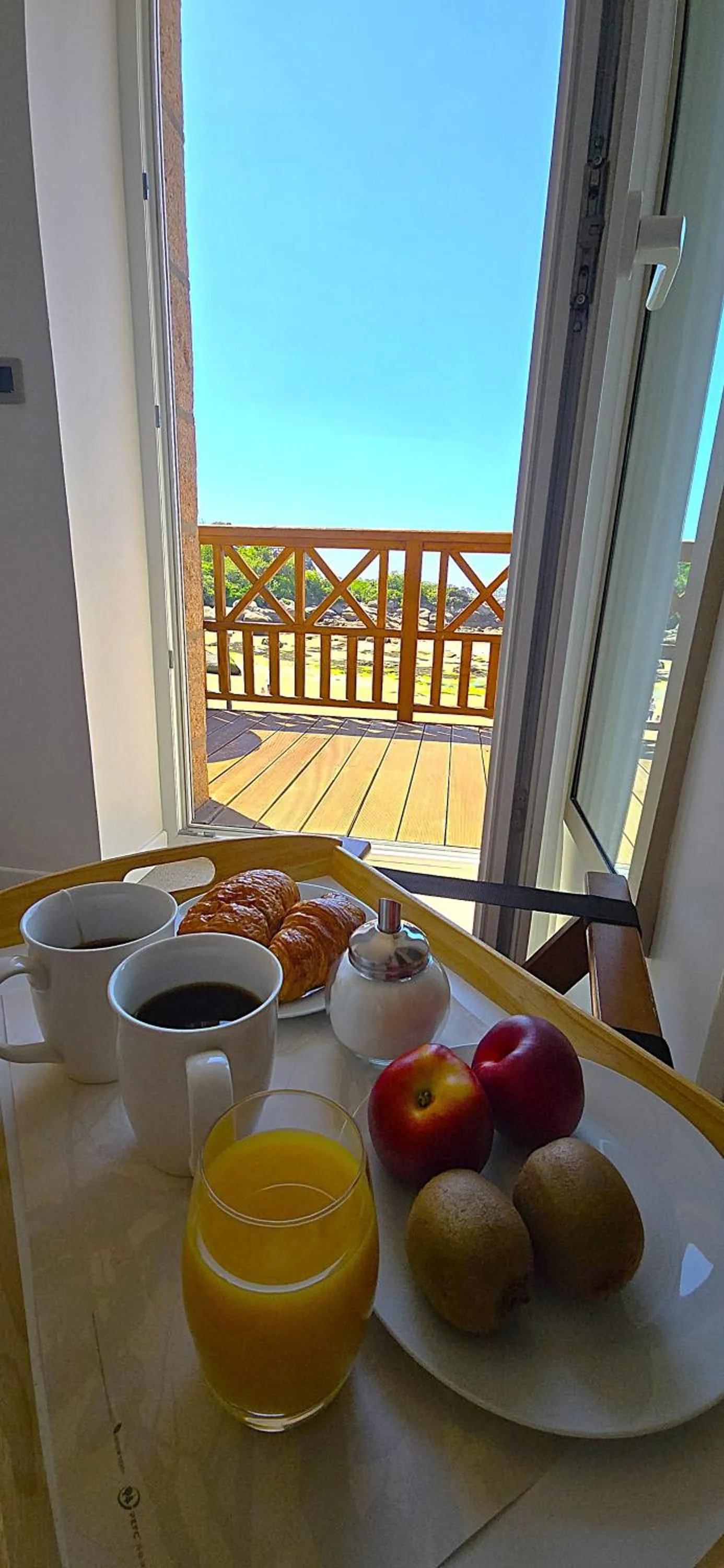 Breakfast in Logis Hôtel Saint Guirec Et De La Plage