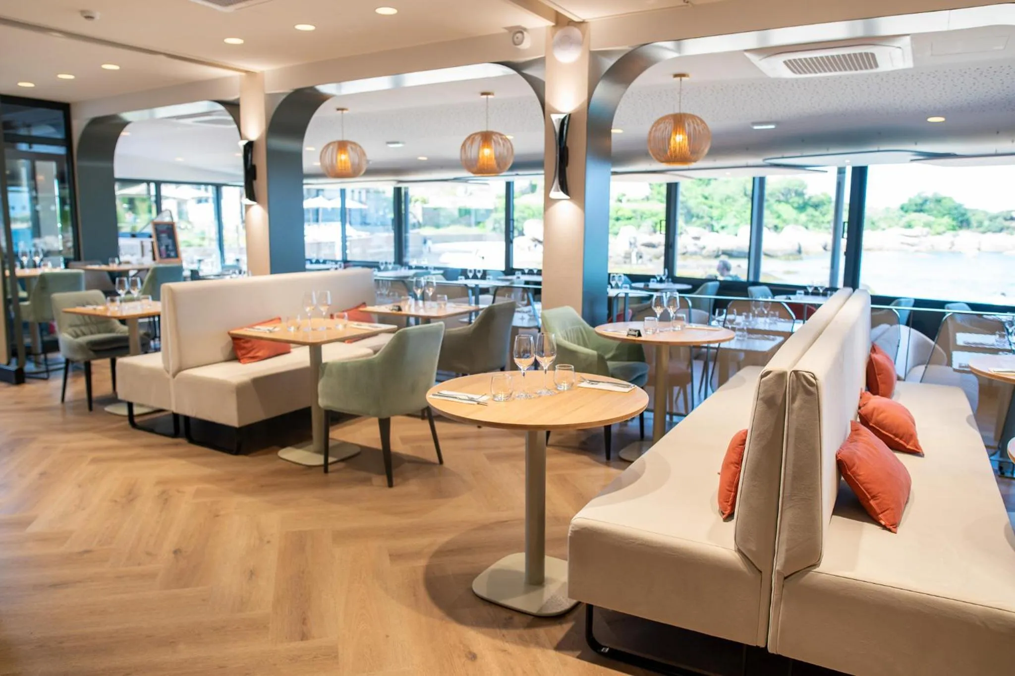 Restaurant/places to eat in Logis Hôtel Saint Guirec Et De La Plage