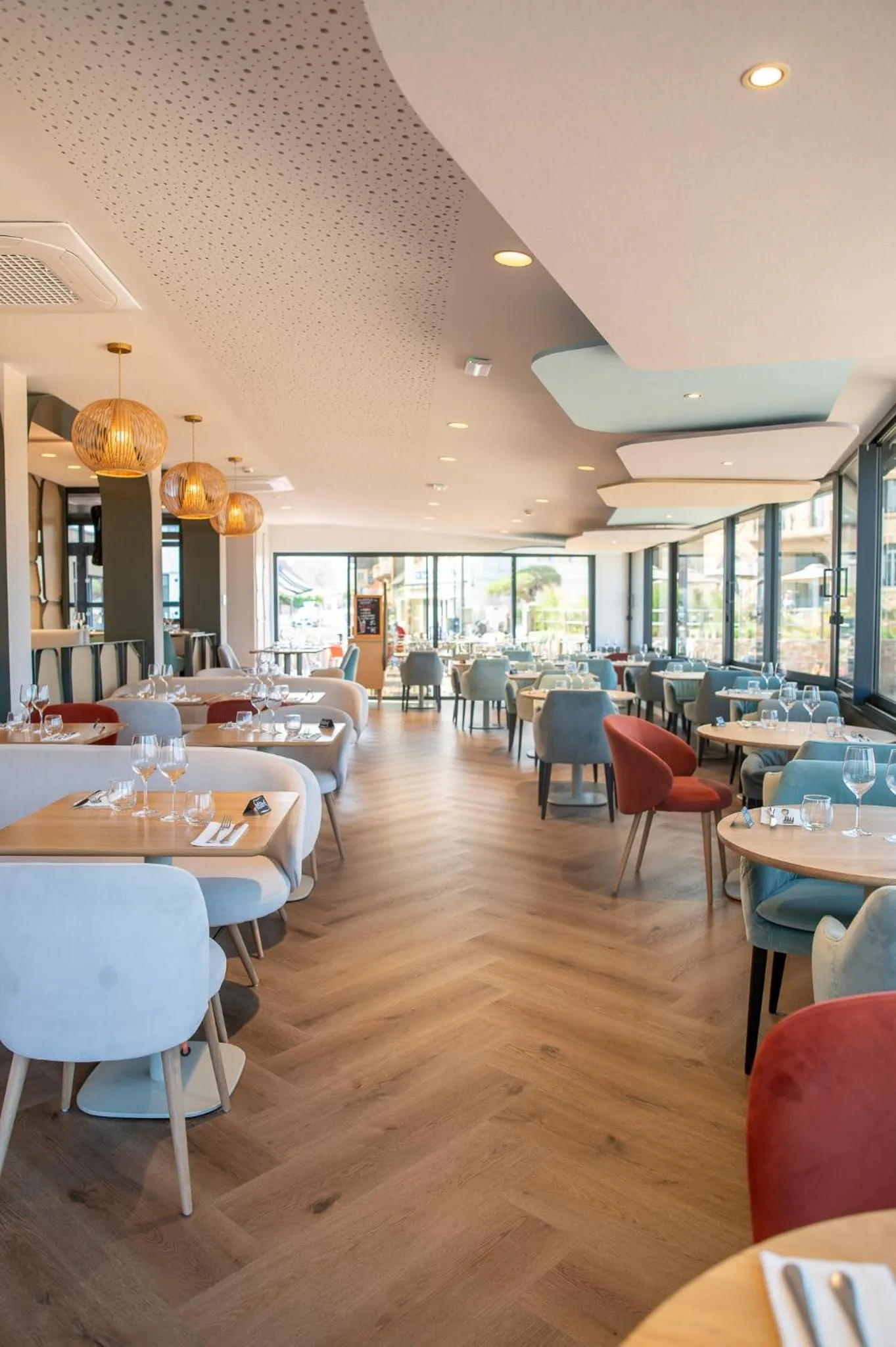 Restaurant/places to eat in Logis Hôtel Saint Guirec Et De La Plage