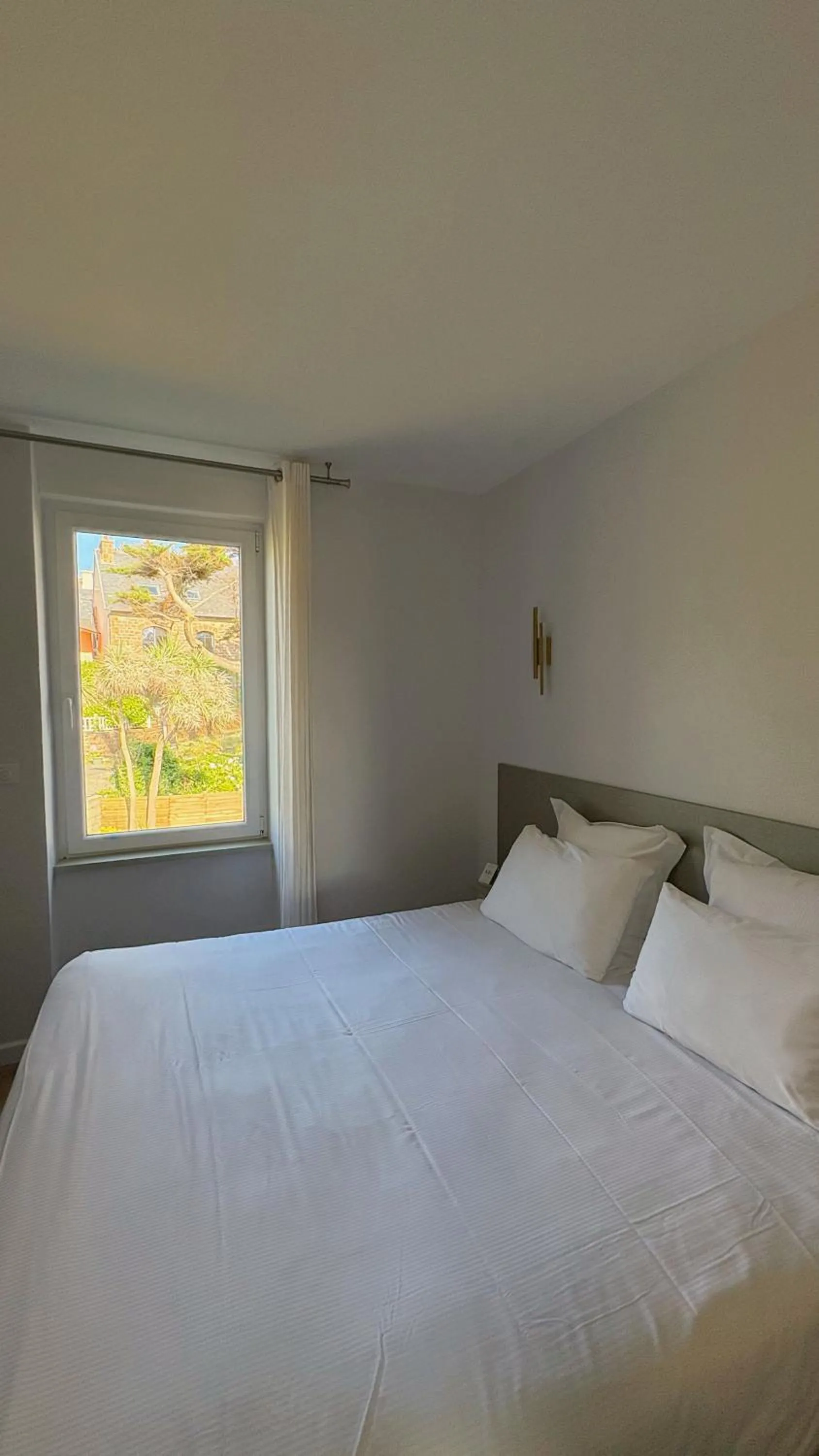 Photo of the whole room, Bed in Logis Hôtel Saint Guirec Et De La Plage