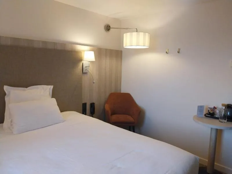 Bed in Logis Hôtel Saint Guirec Et De La Plage