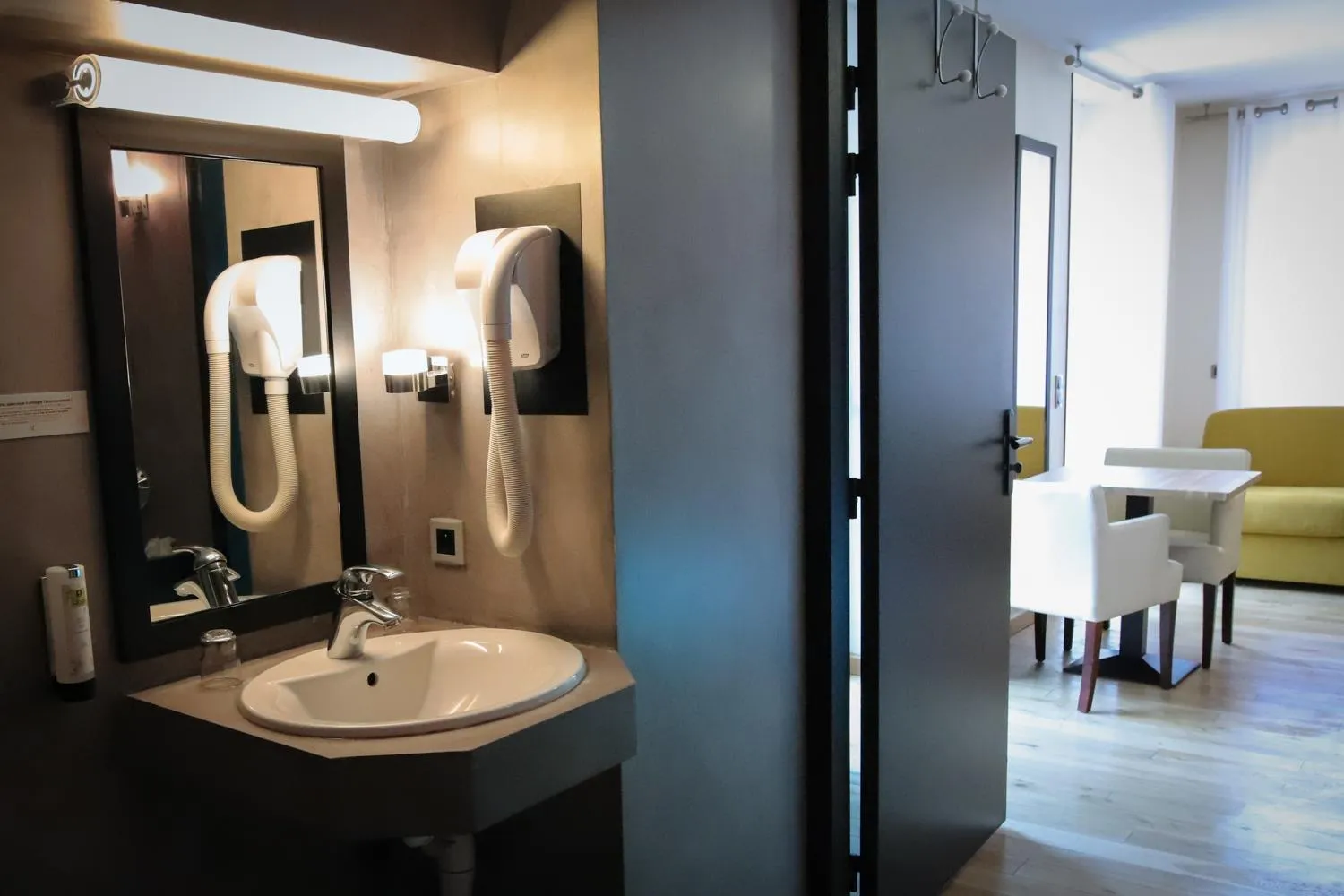 Bathroom, Bed in Logis Hôtel Saint Guirec Et De La Plage