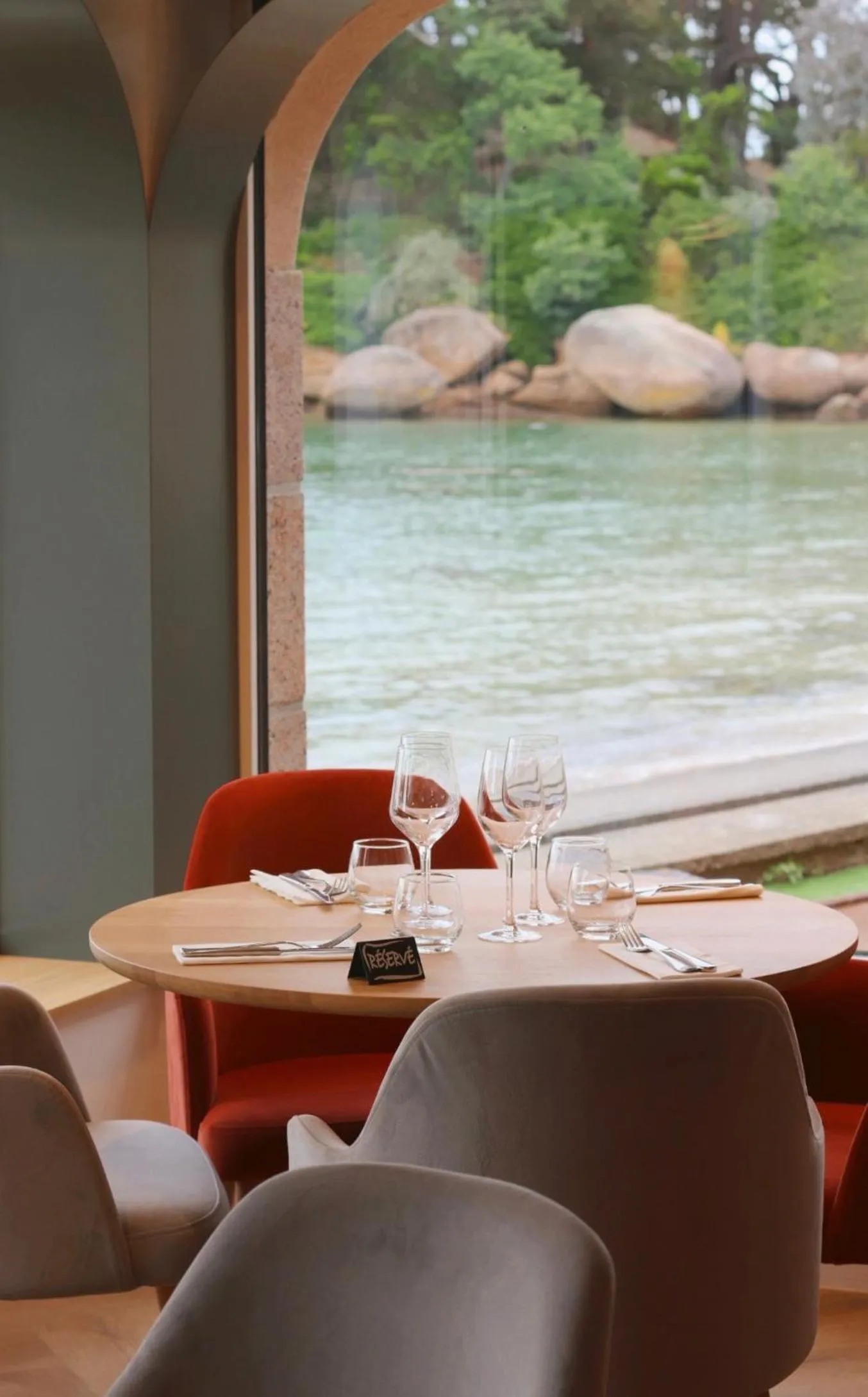 Restaurant/places to eat in Logis Hôtel Saint Guirec Et De La Plage