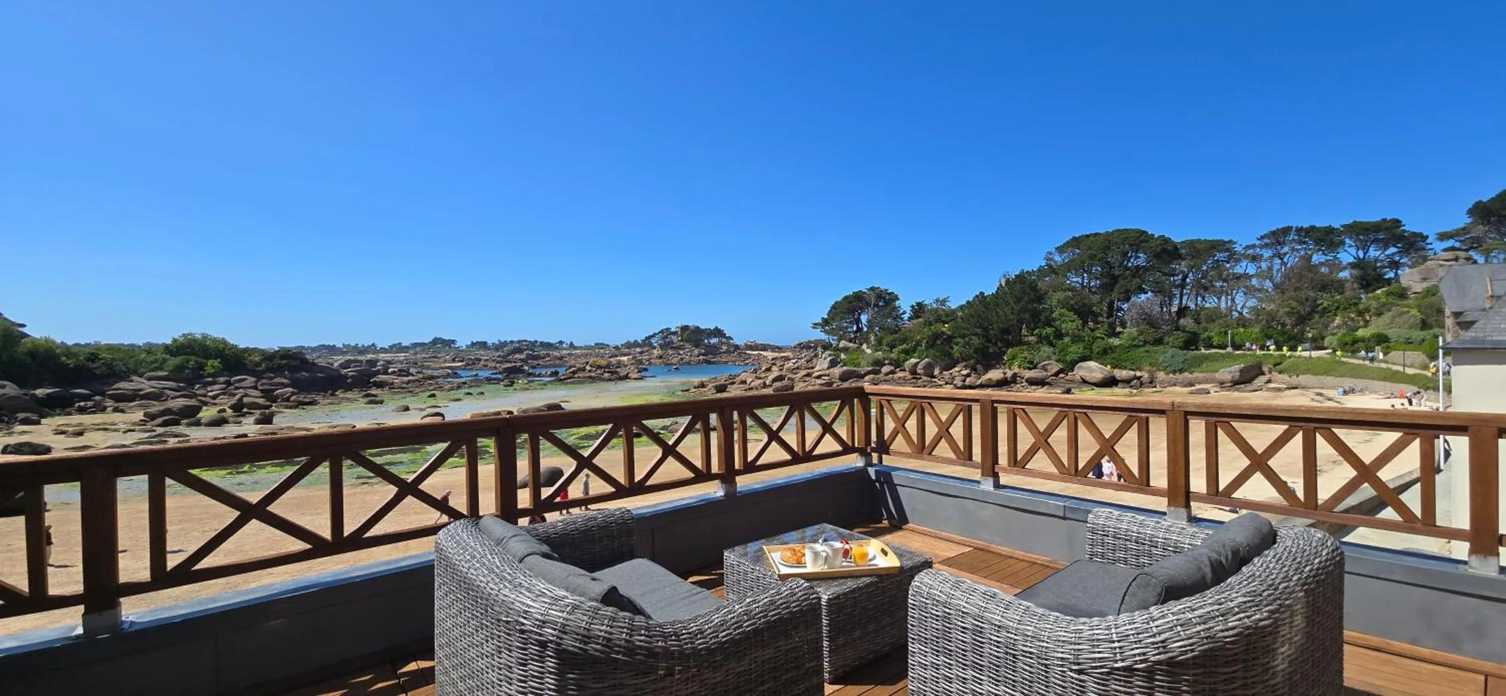 Balcony/Terrace in Logis Hôtel Saint Guirec Et De La Plage