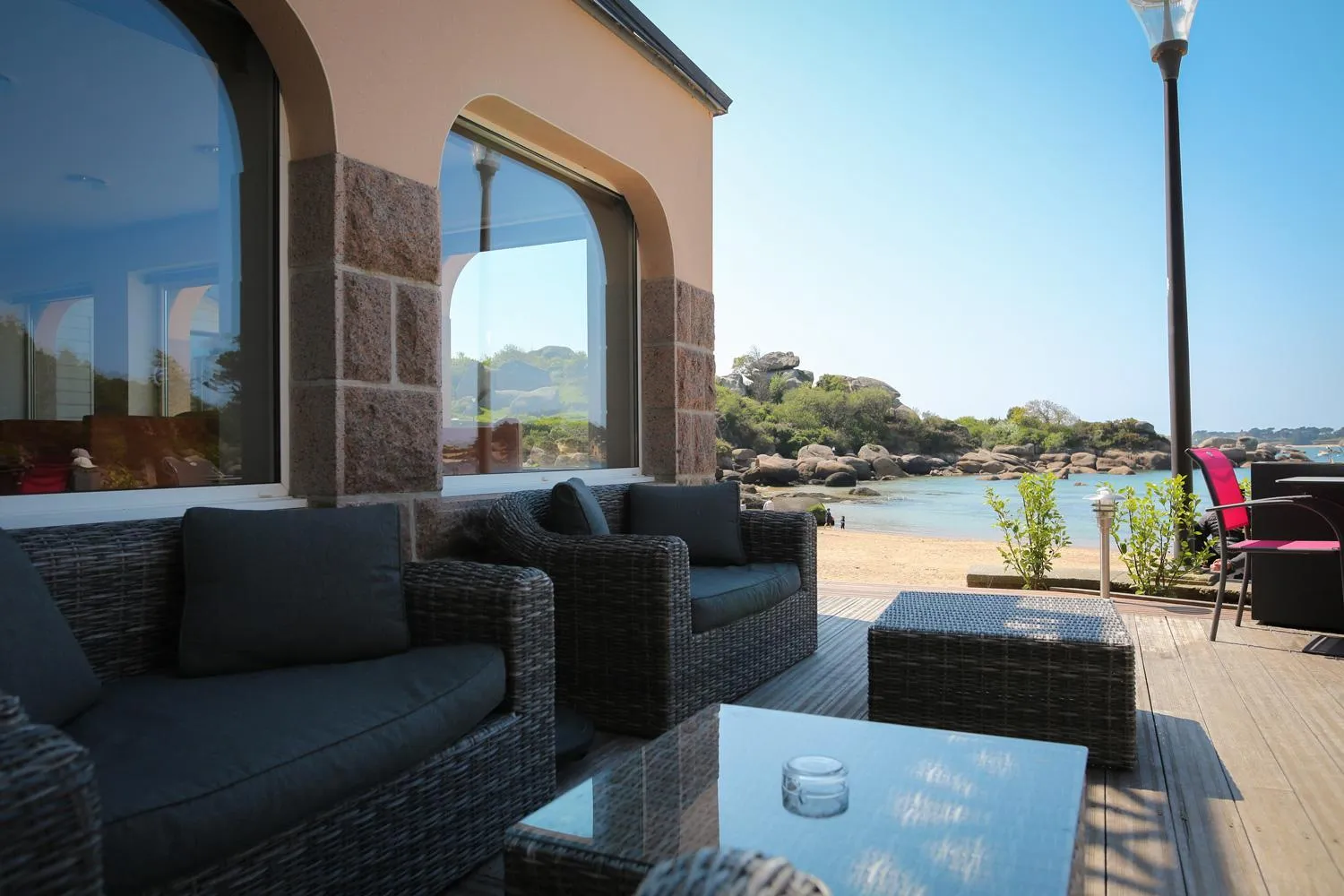 Patio in Logis Hôtel Saint Guirec Et De La Plage
